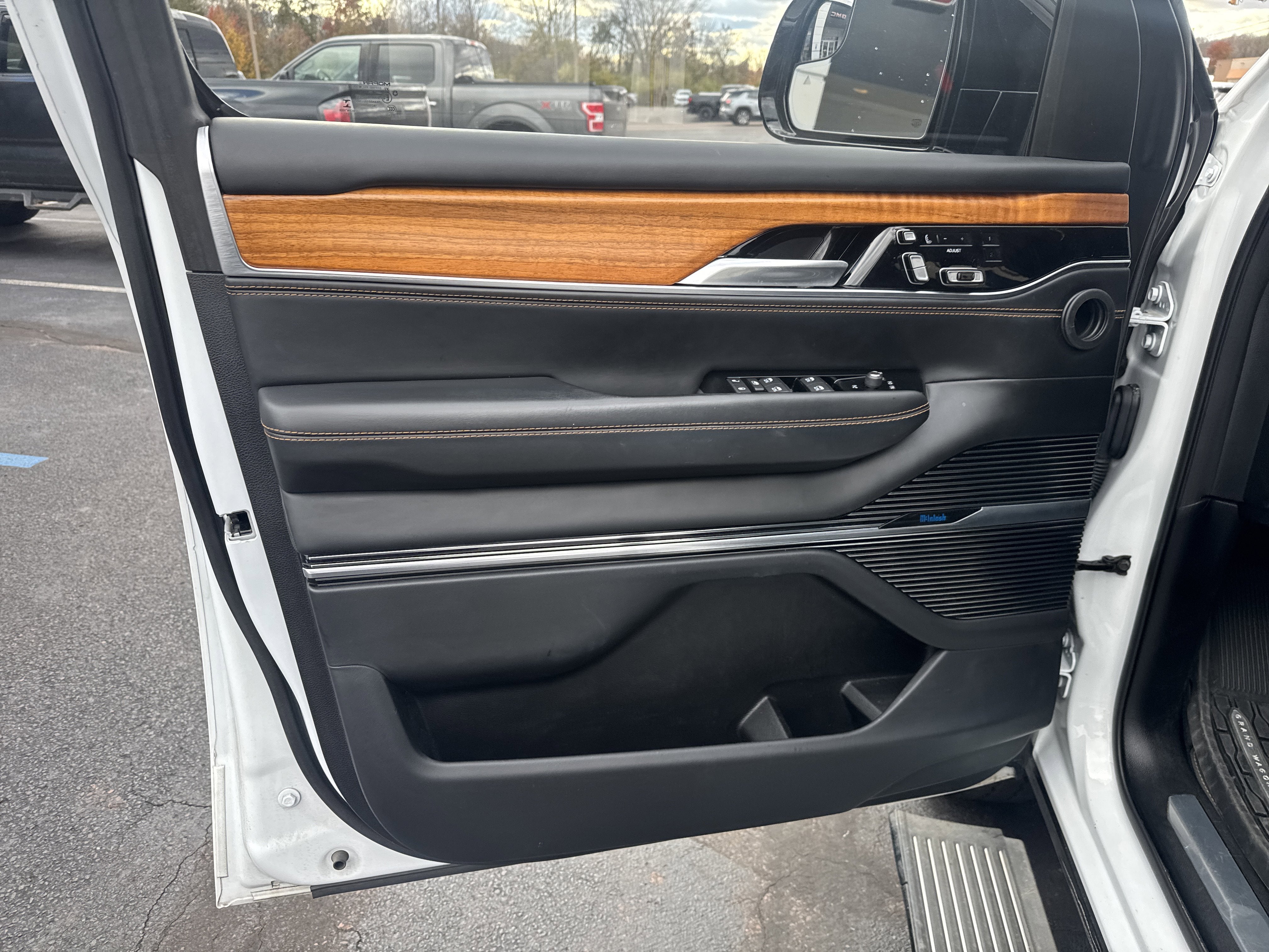 2023 Jeep Grand Wagoneer L Series III