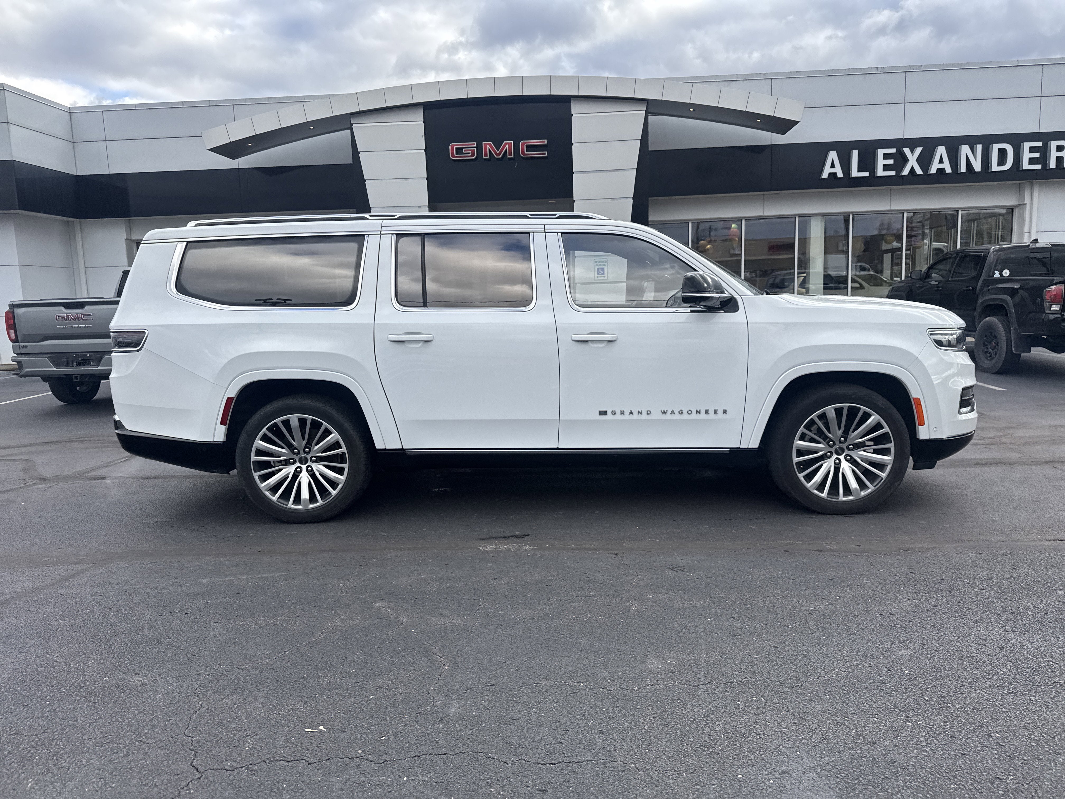 2023 Jeep Grand Wagoneer L Series III