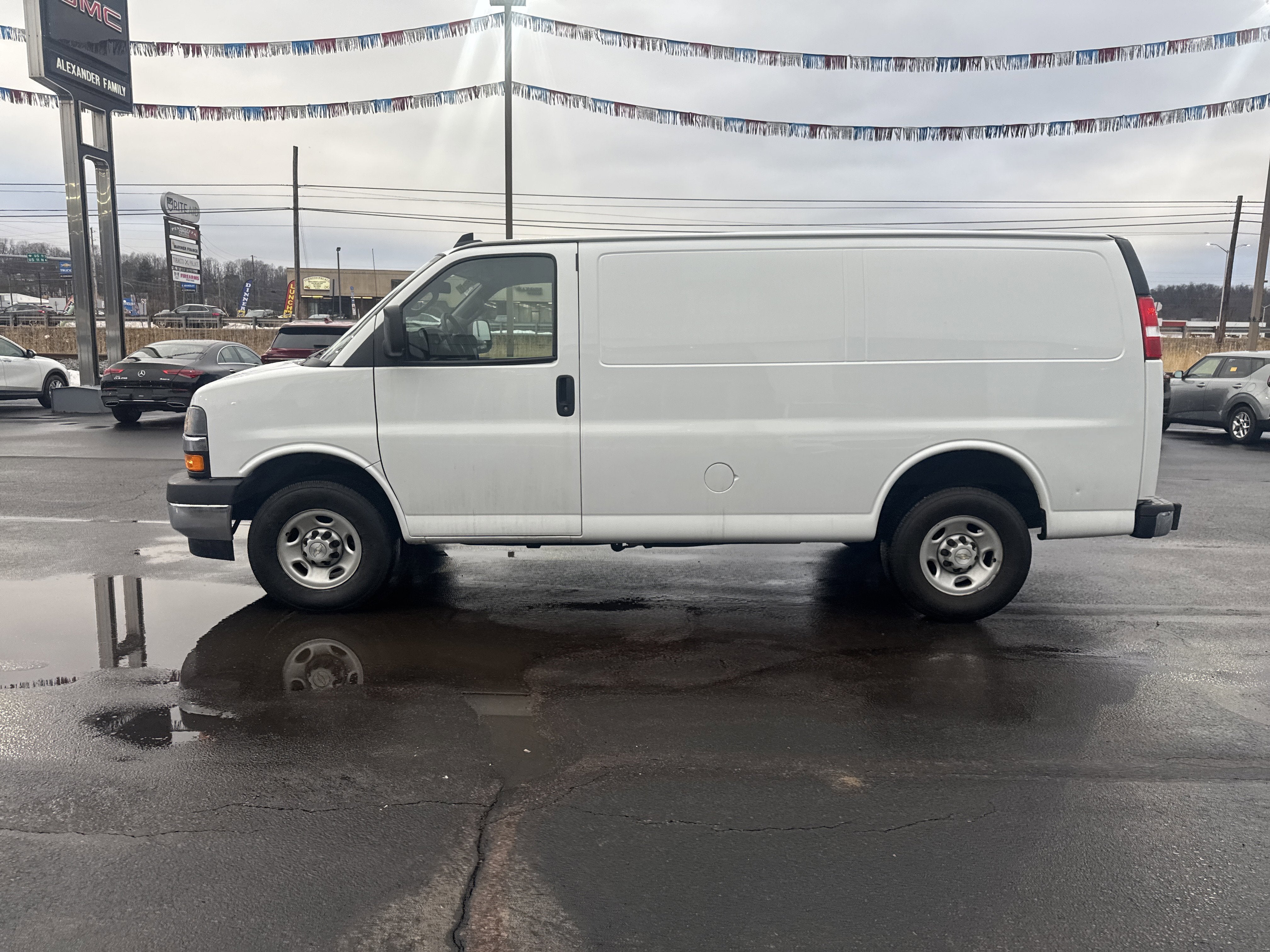 2022 Chevrolet Express Cargo 2500 WT