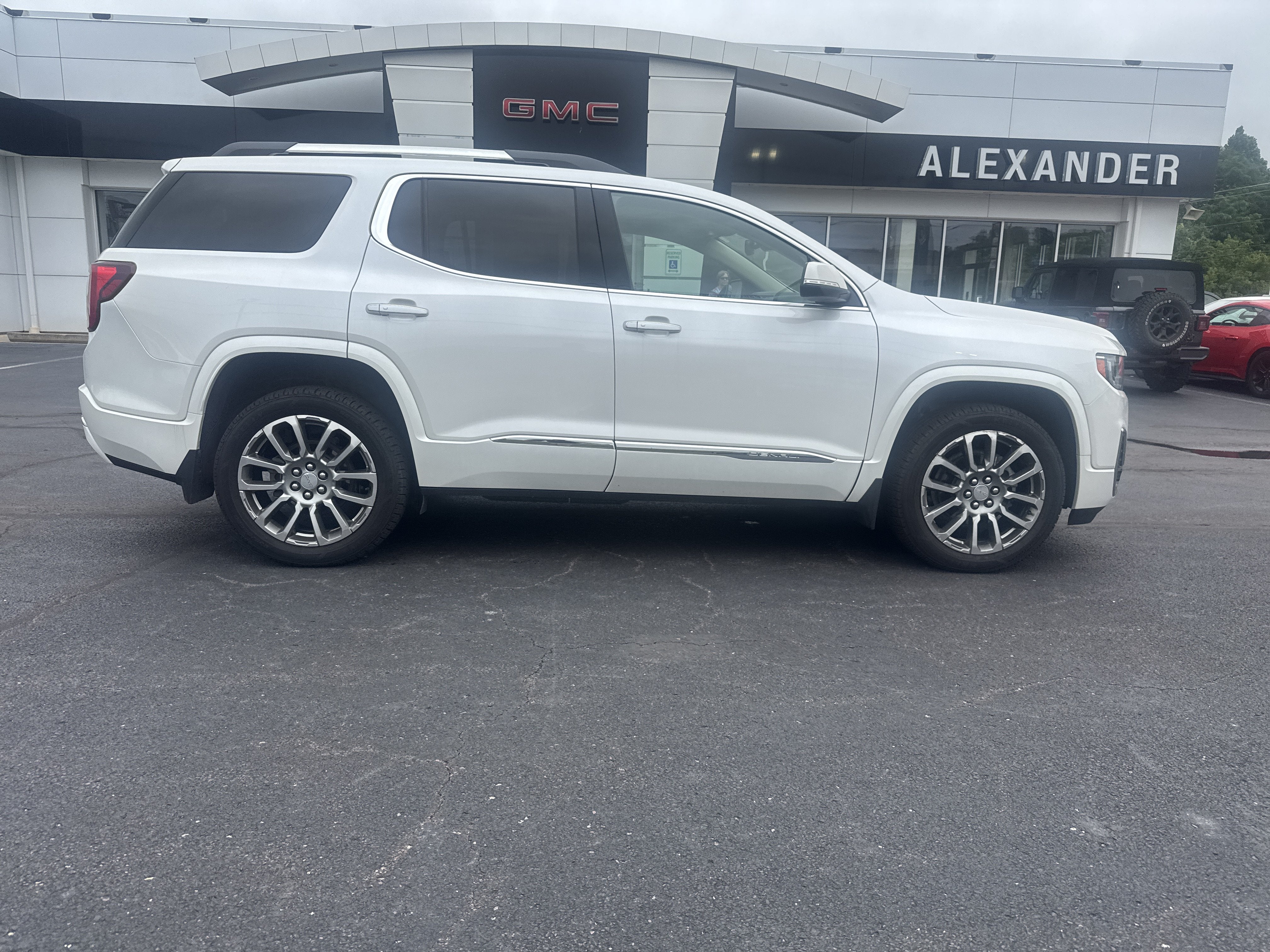 2023 GMC Acadia Denali
