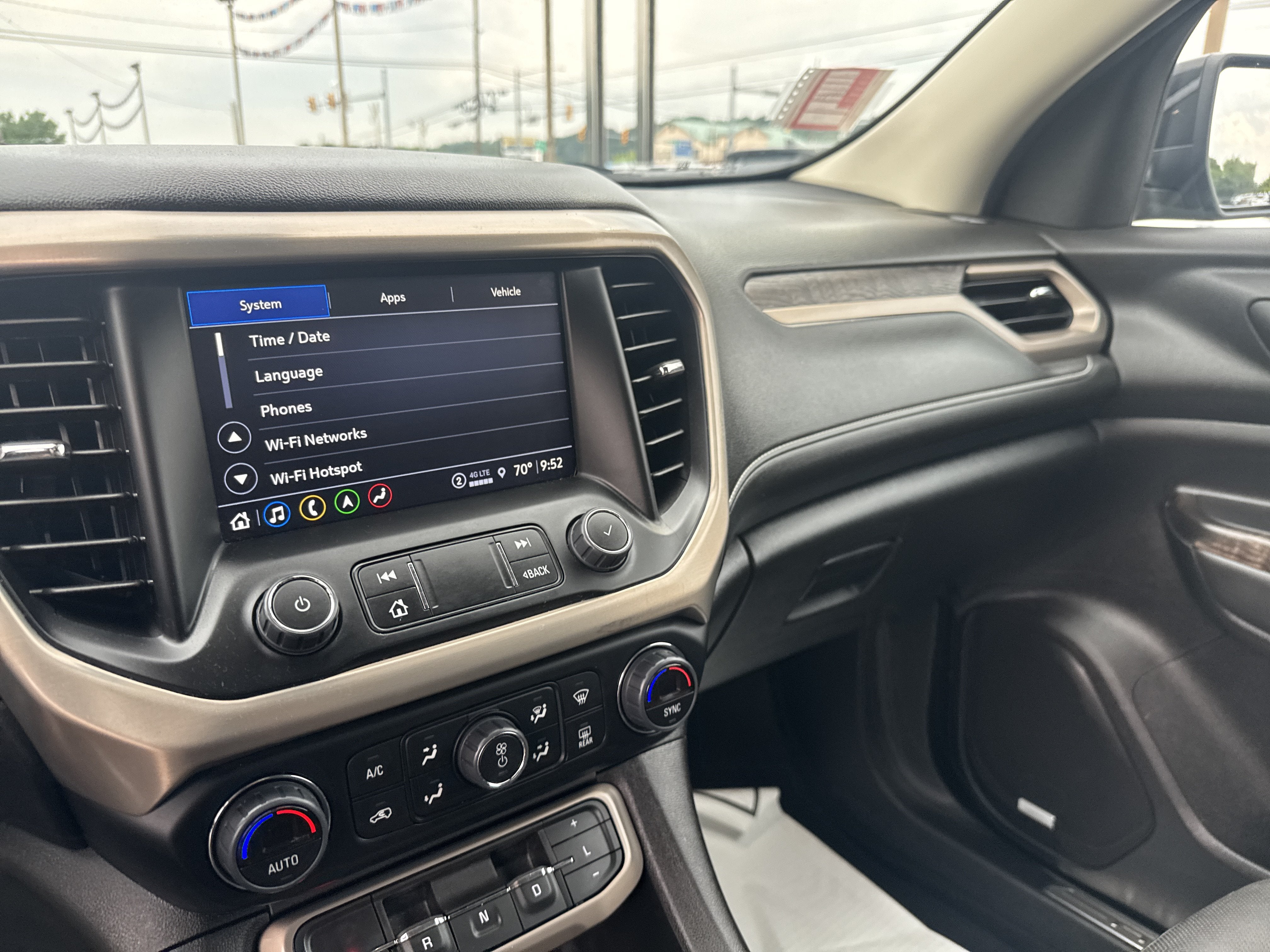 2023 GMC Acadia Denali