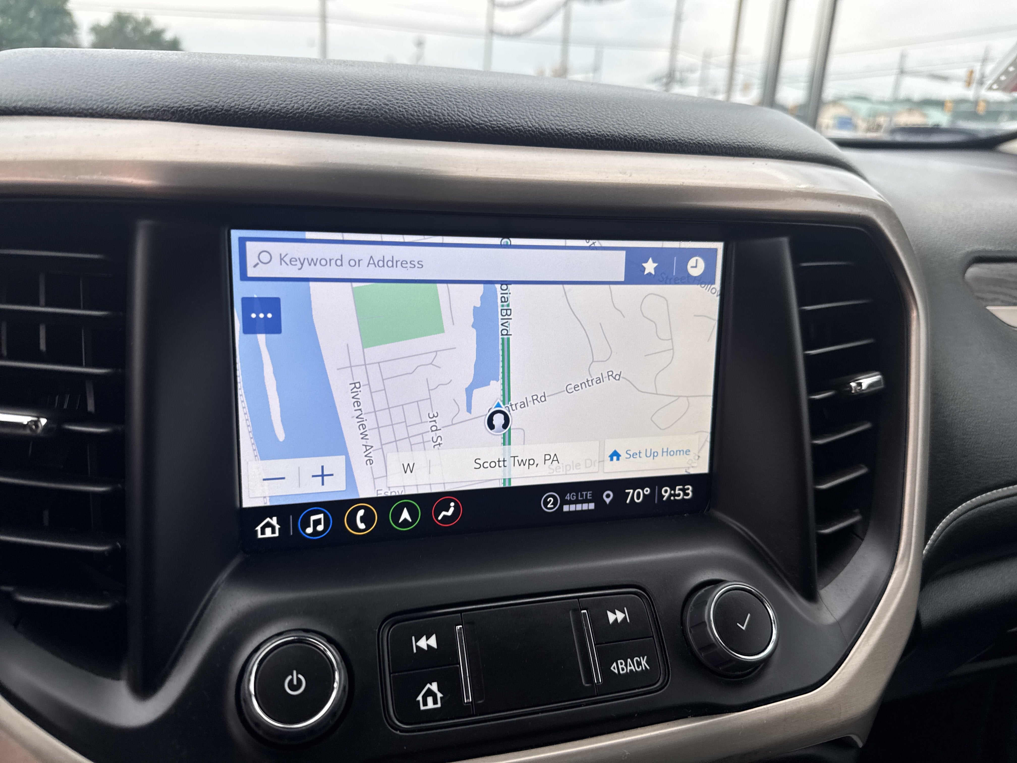 2023 GMC Acadia Denali