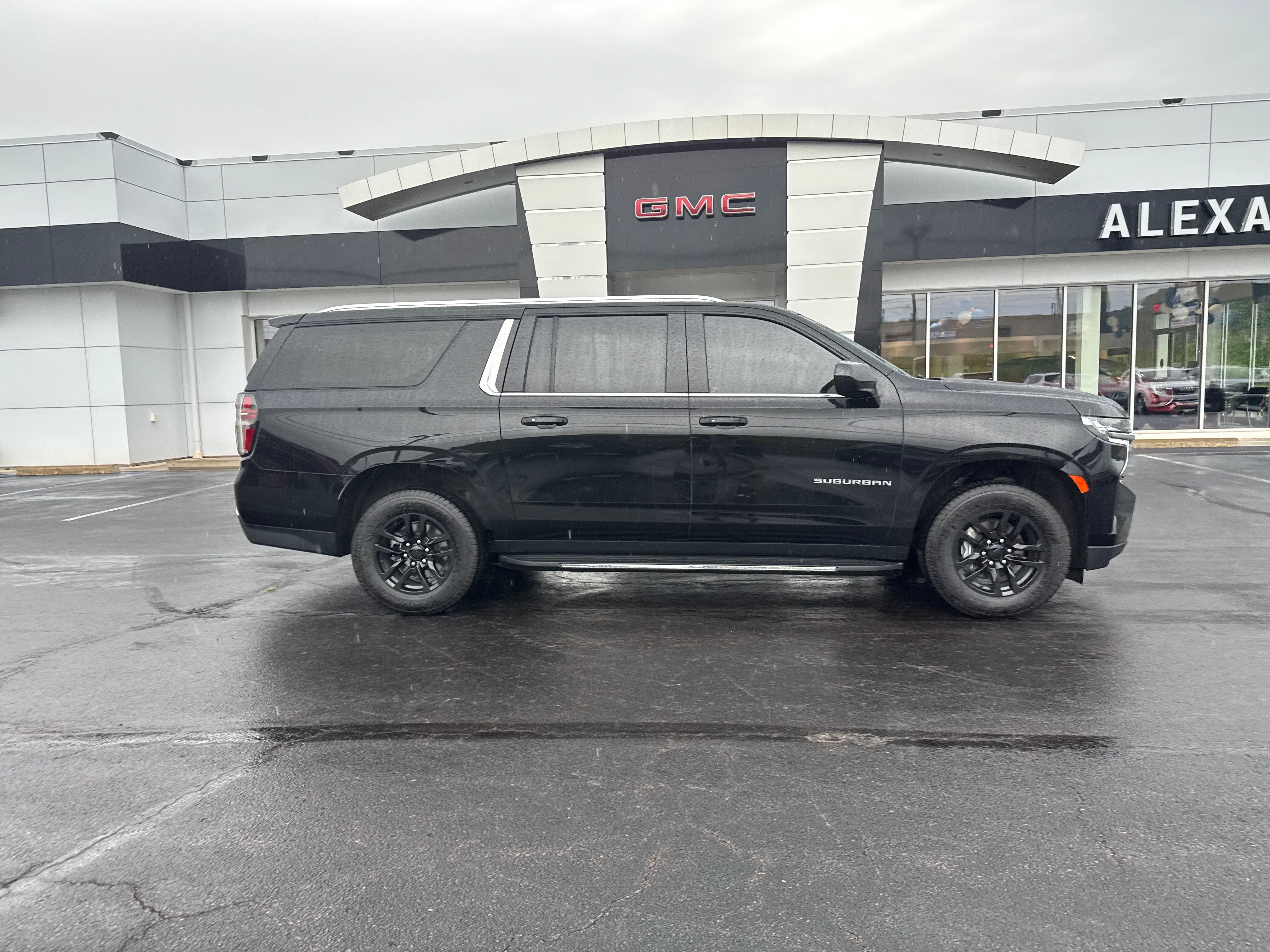 2023 Chevrolet Suburban LT