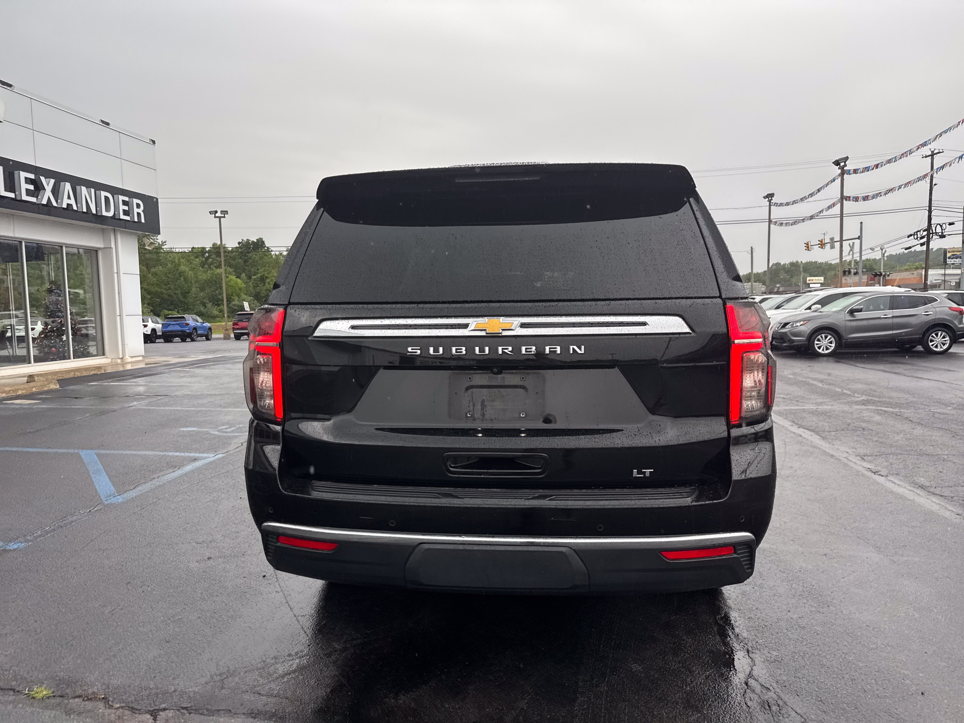 2023 Chevrolet Suburban LT