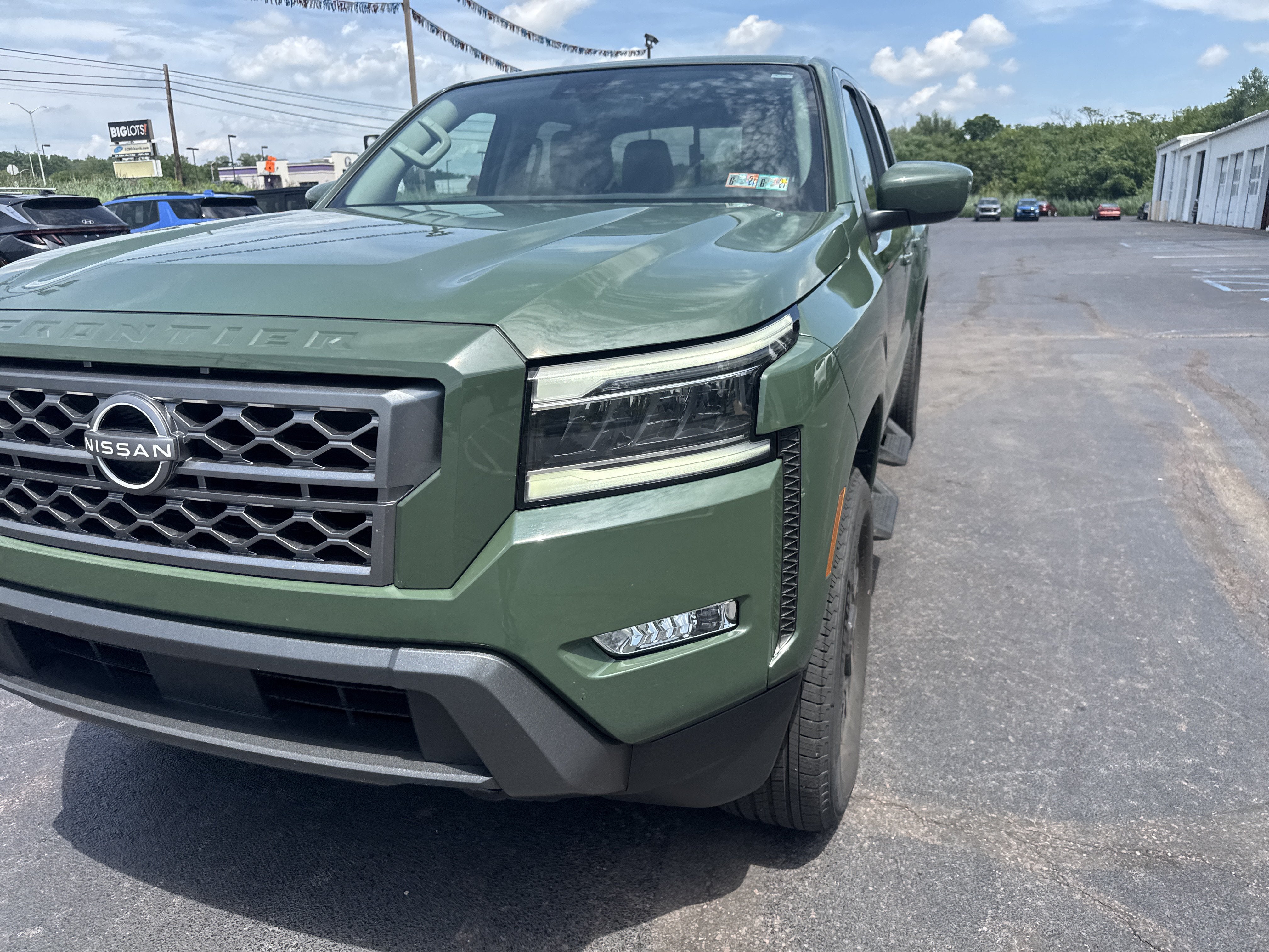 2024 Nissan Frontier SL