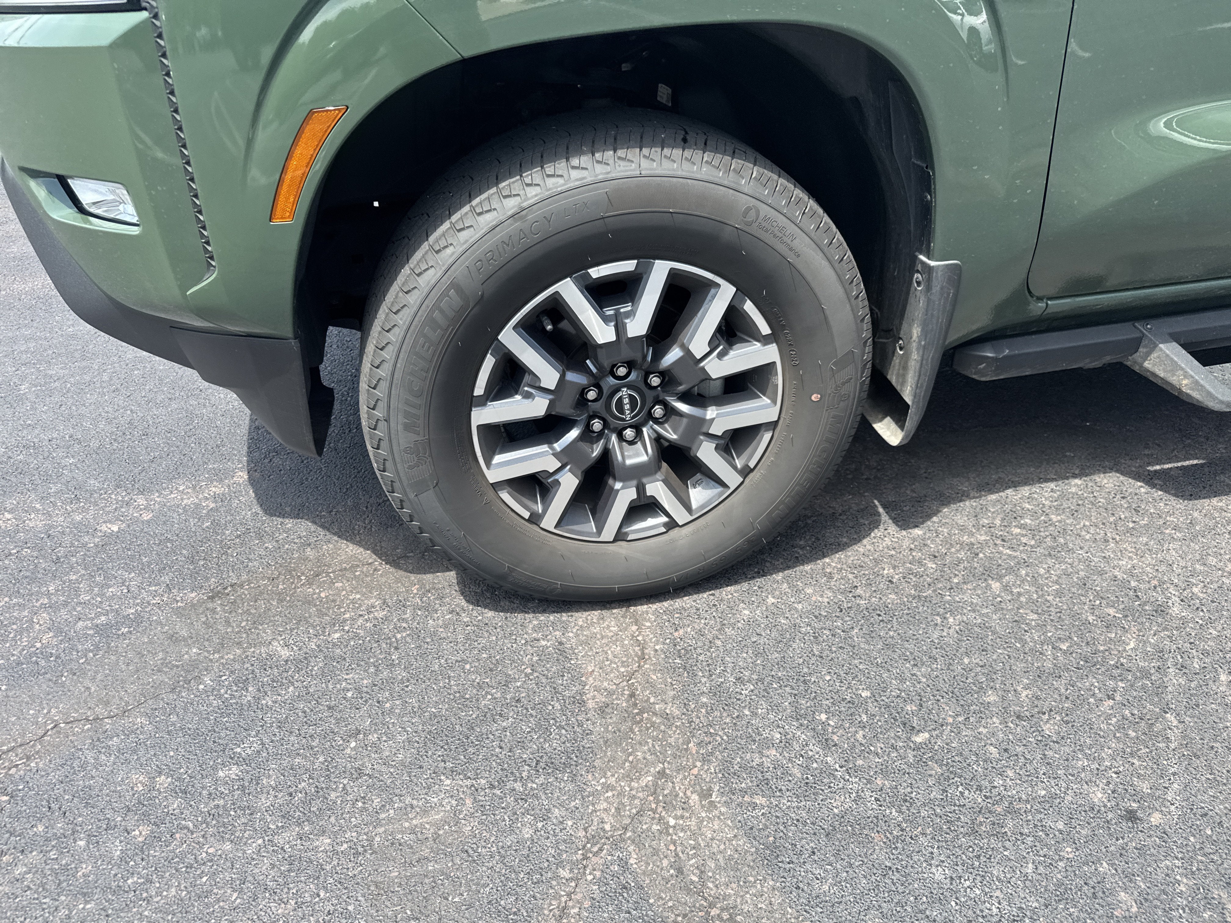 2024 Nissan Frontier SL
