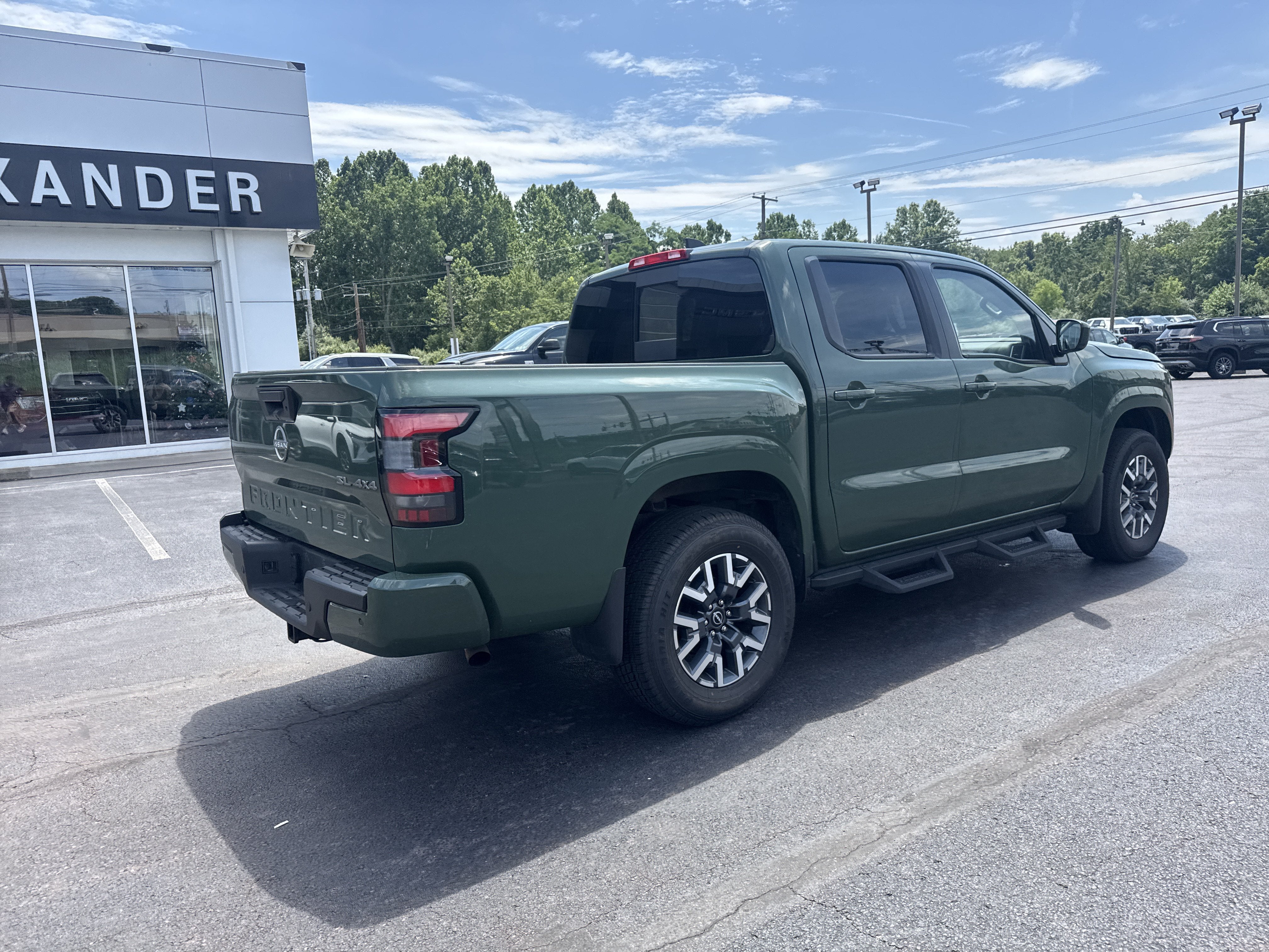 2024 Nissan Frontier SL