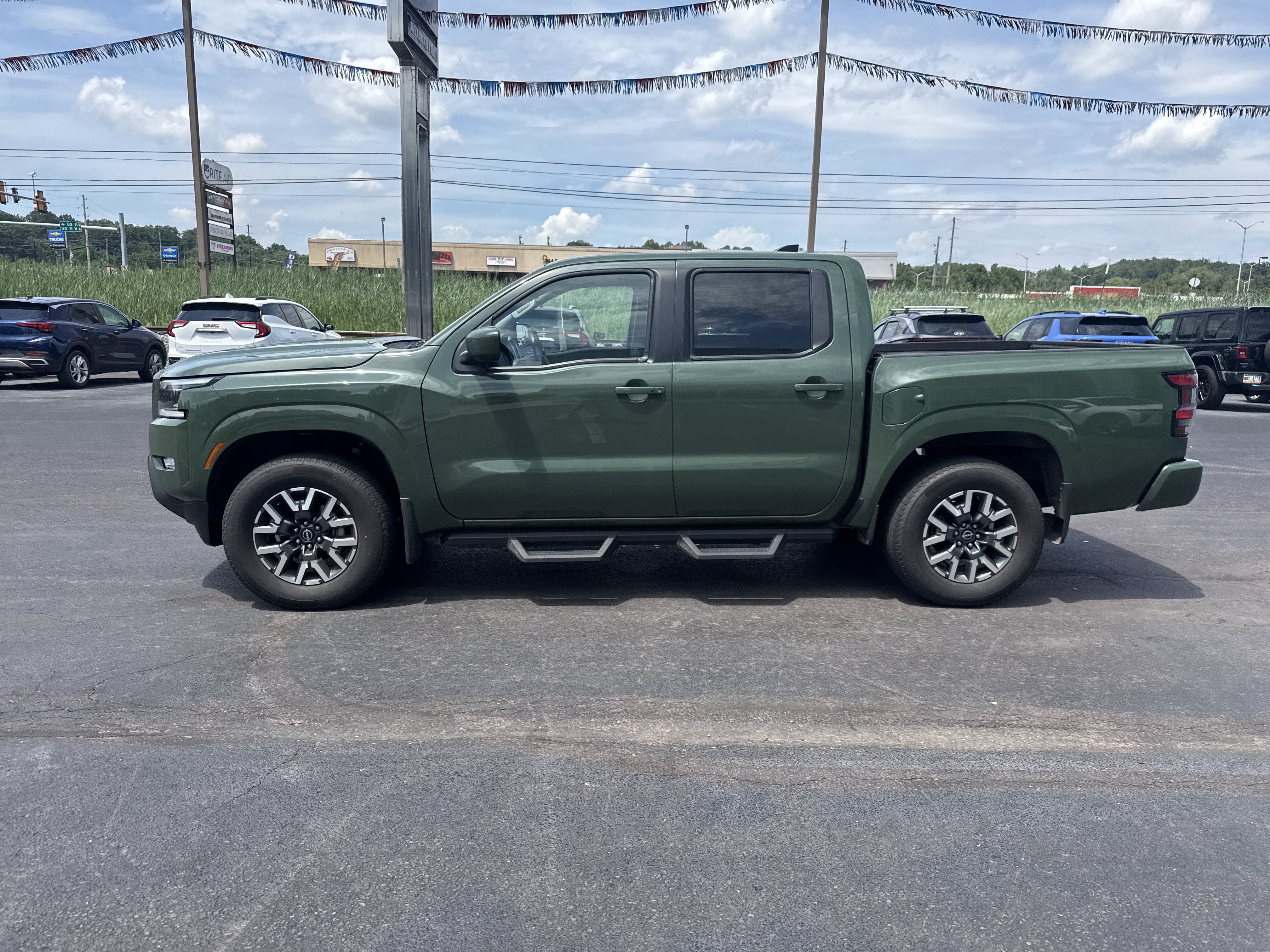 2024 Nissan Frontier SL