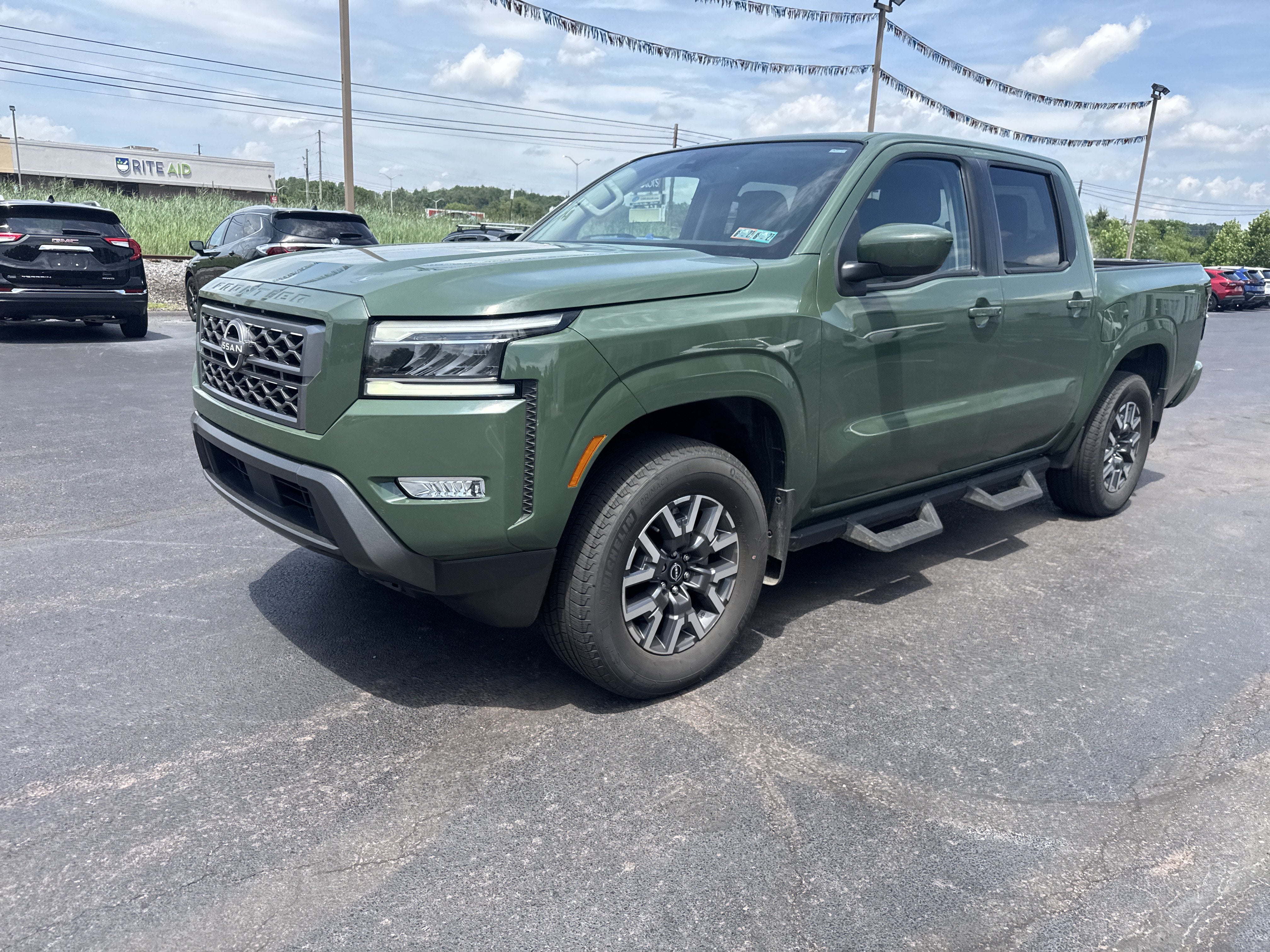 2024 Nissan Frontier SL