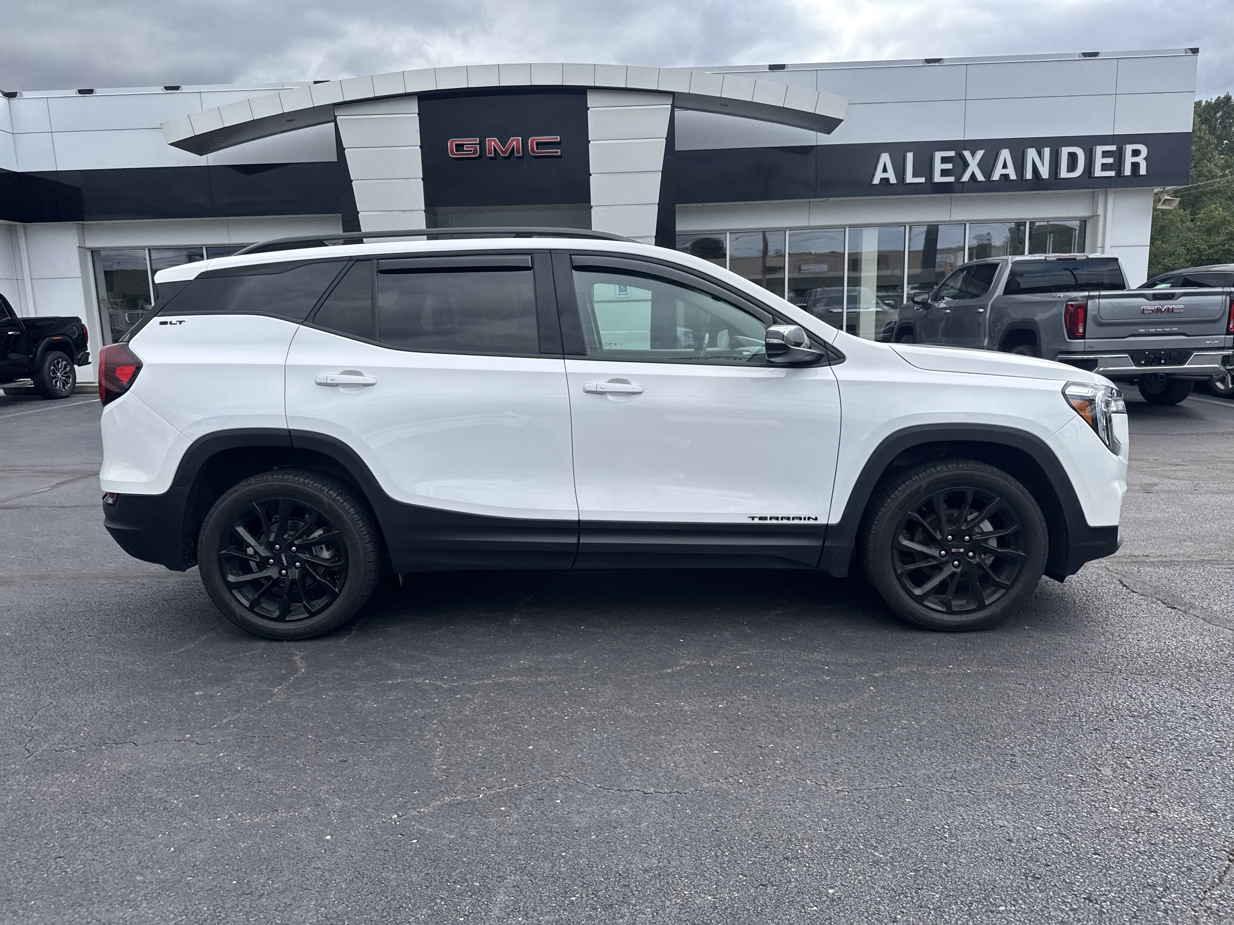 2023 GMC Terrain SLT