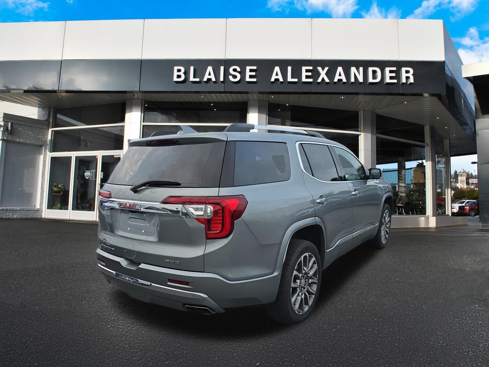 2023 GMC Acadia Denali