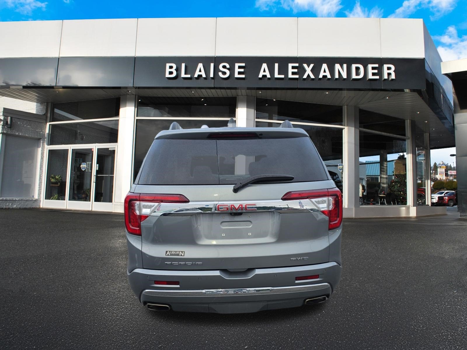 2023 GMC Acadia Denali