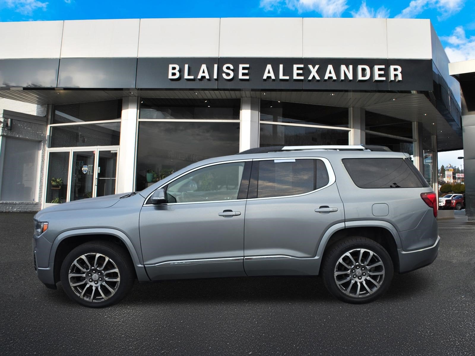 2023 GMC Acadia Denali