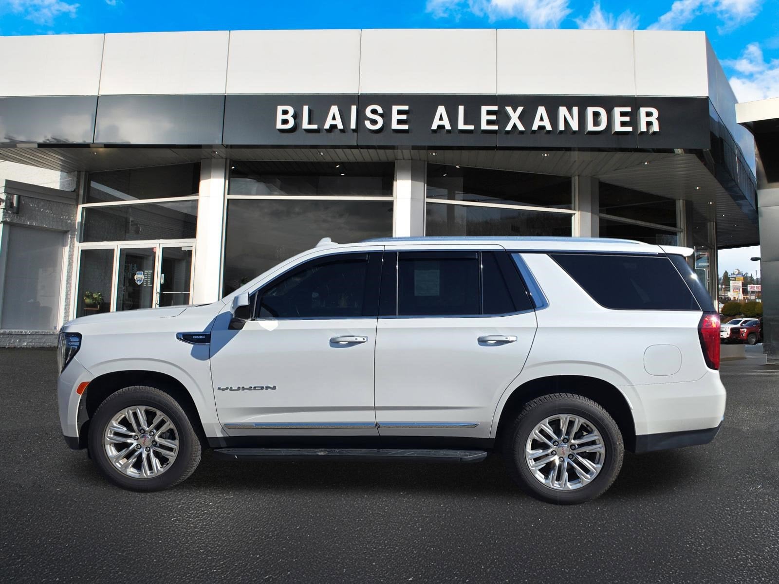 2023 GMC Yukon SLT