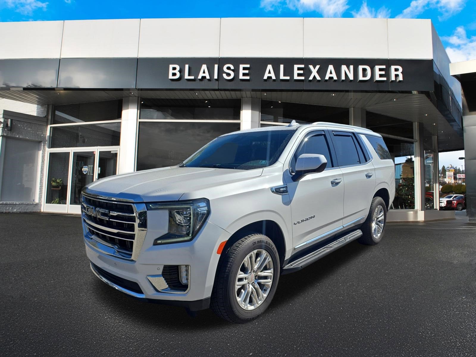 2023 GMC Yukon SLT