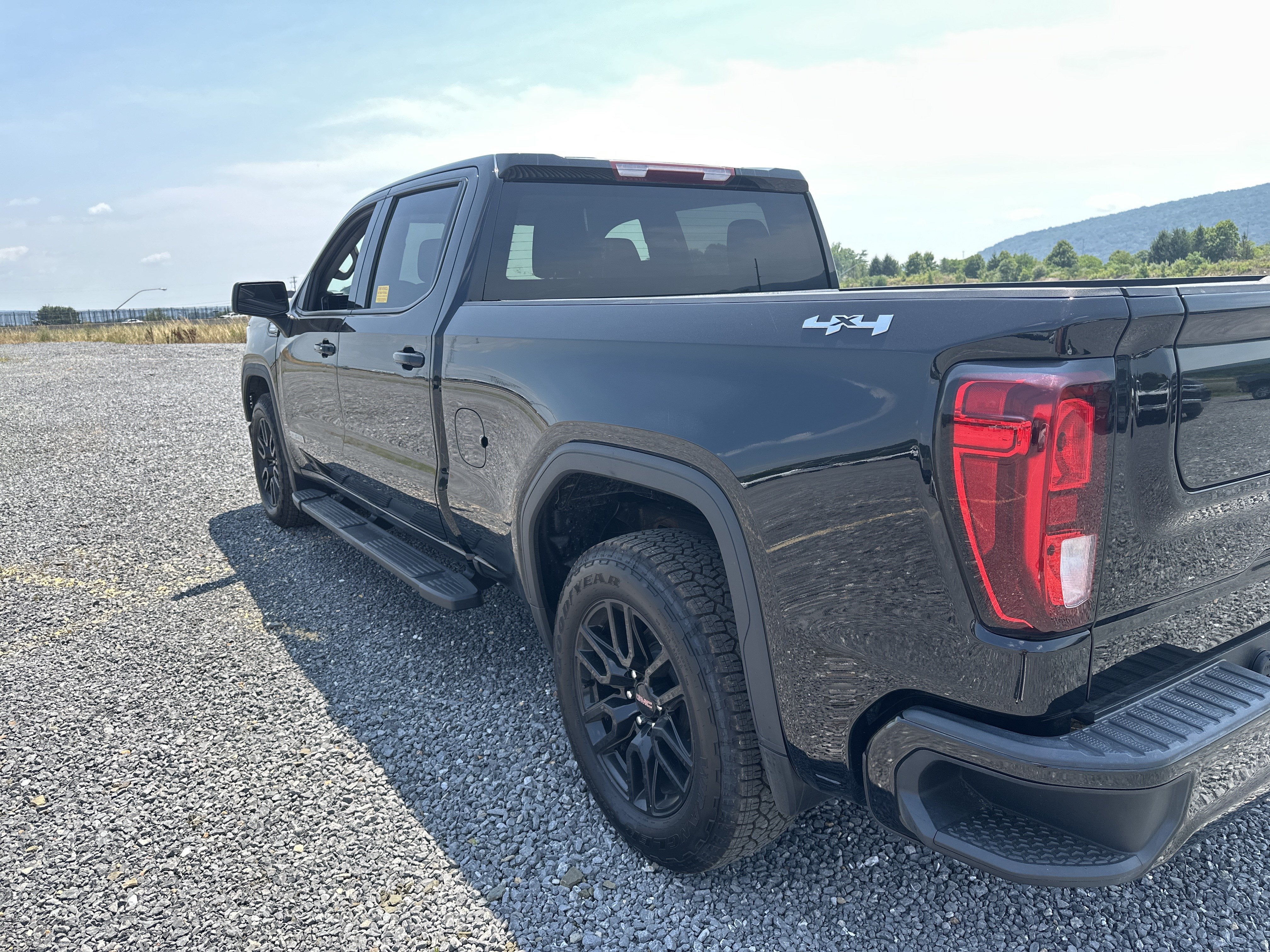 2025 GMC Sierra 1500 Elevation