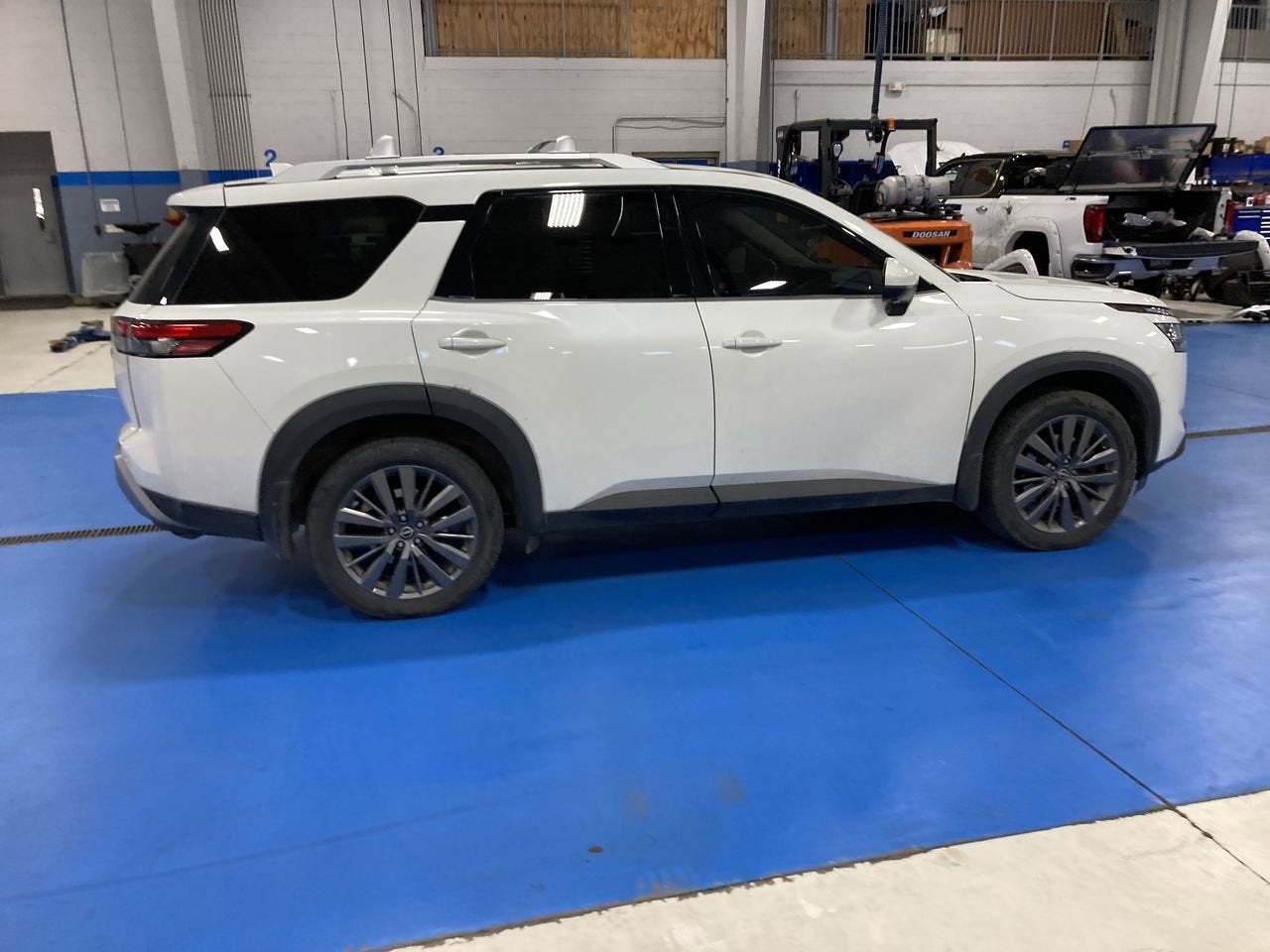 2022 Nissan Pathfinder SL