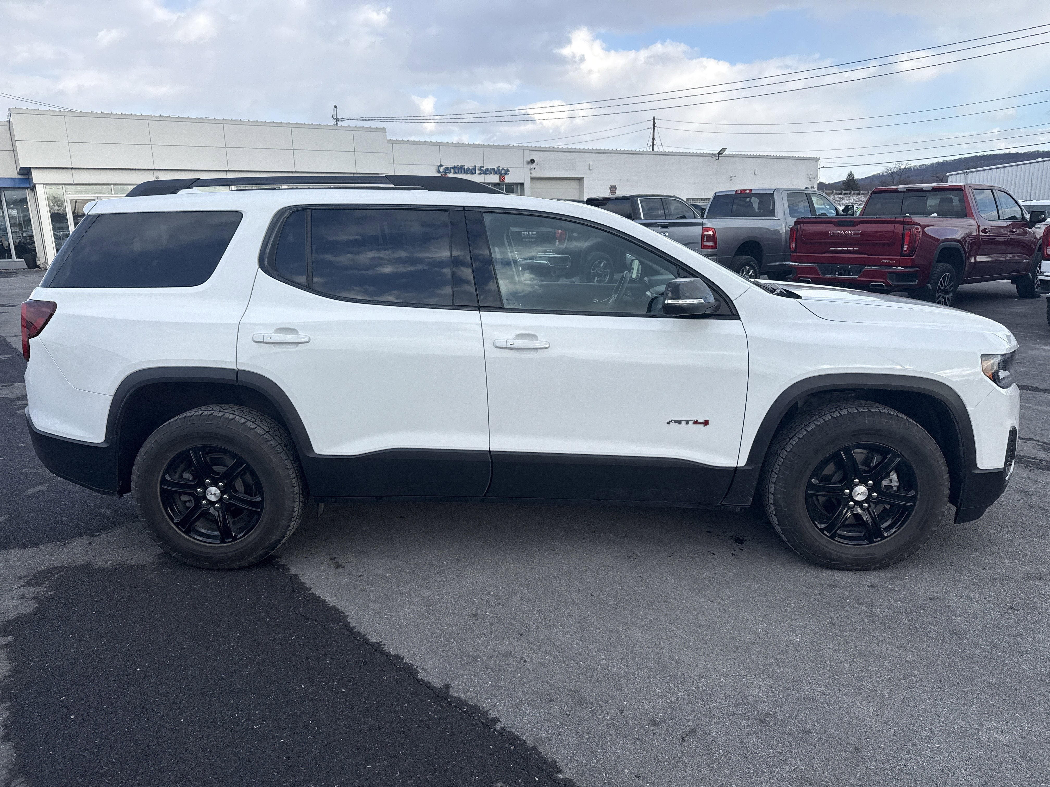2022 GMC Acadia AT4