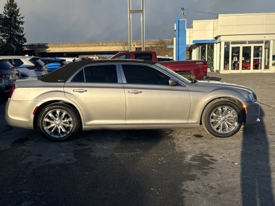 2016 Chrysler 300 Limited