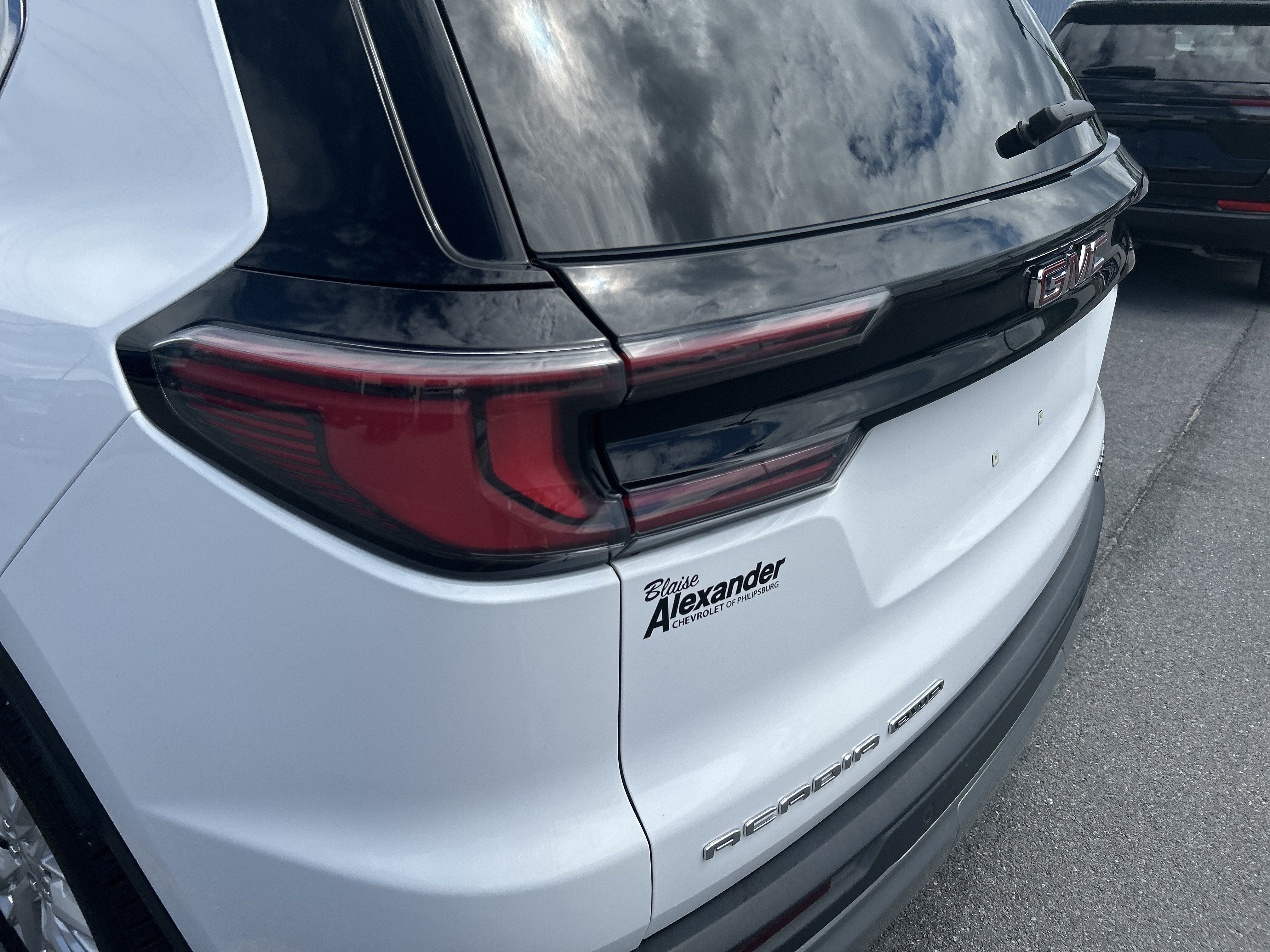 2024 GMC Acadia Elevation
