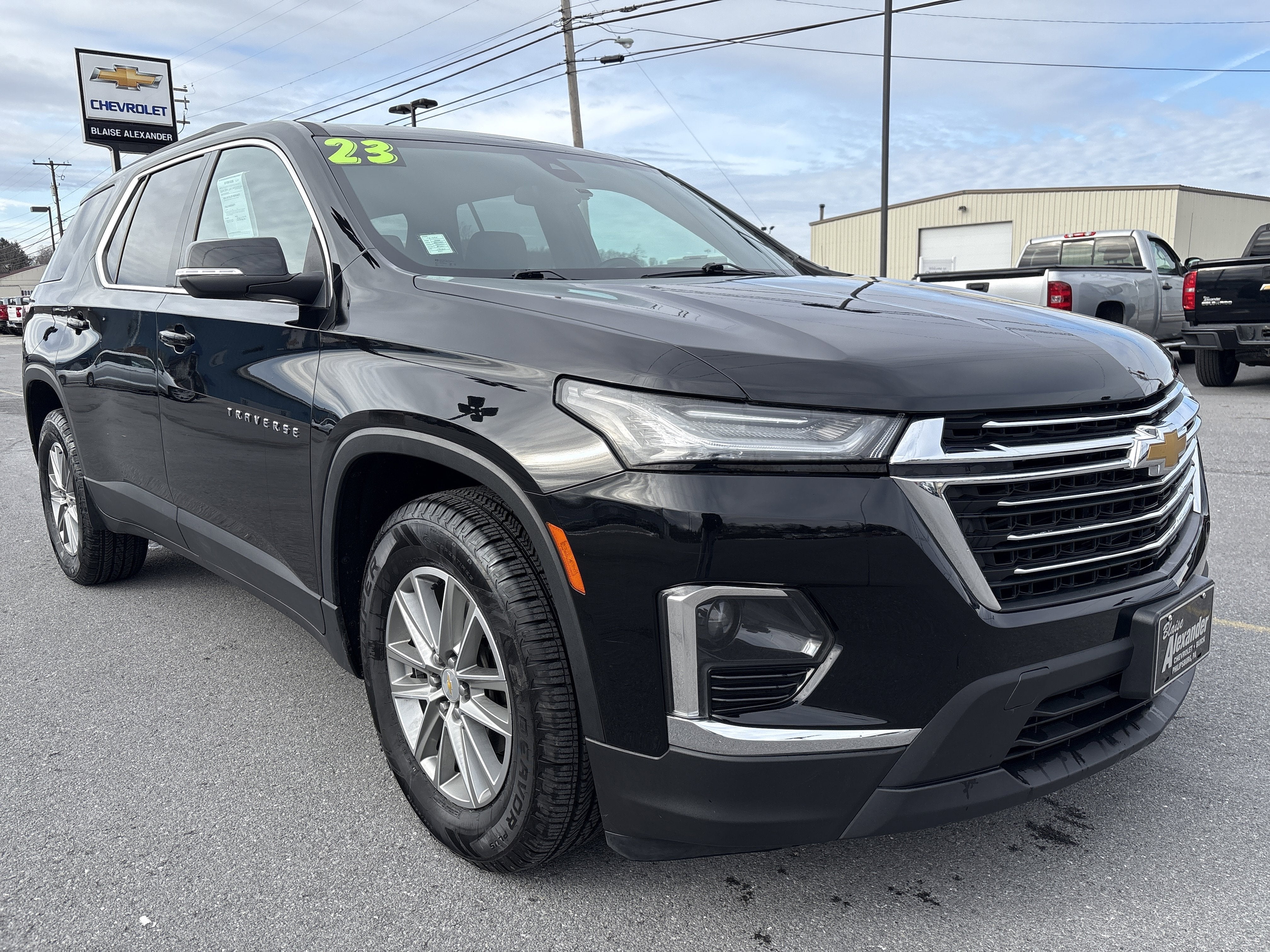 2023 Chevrolet Traverse LT Leather