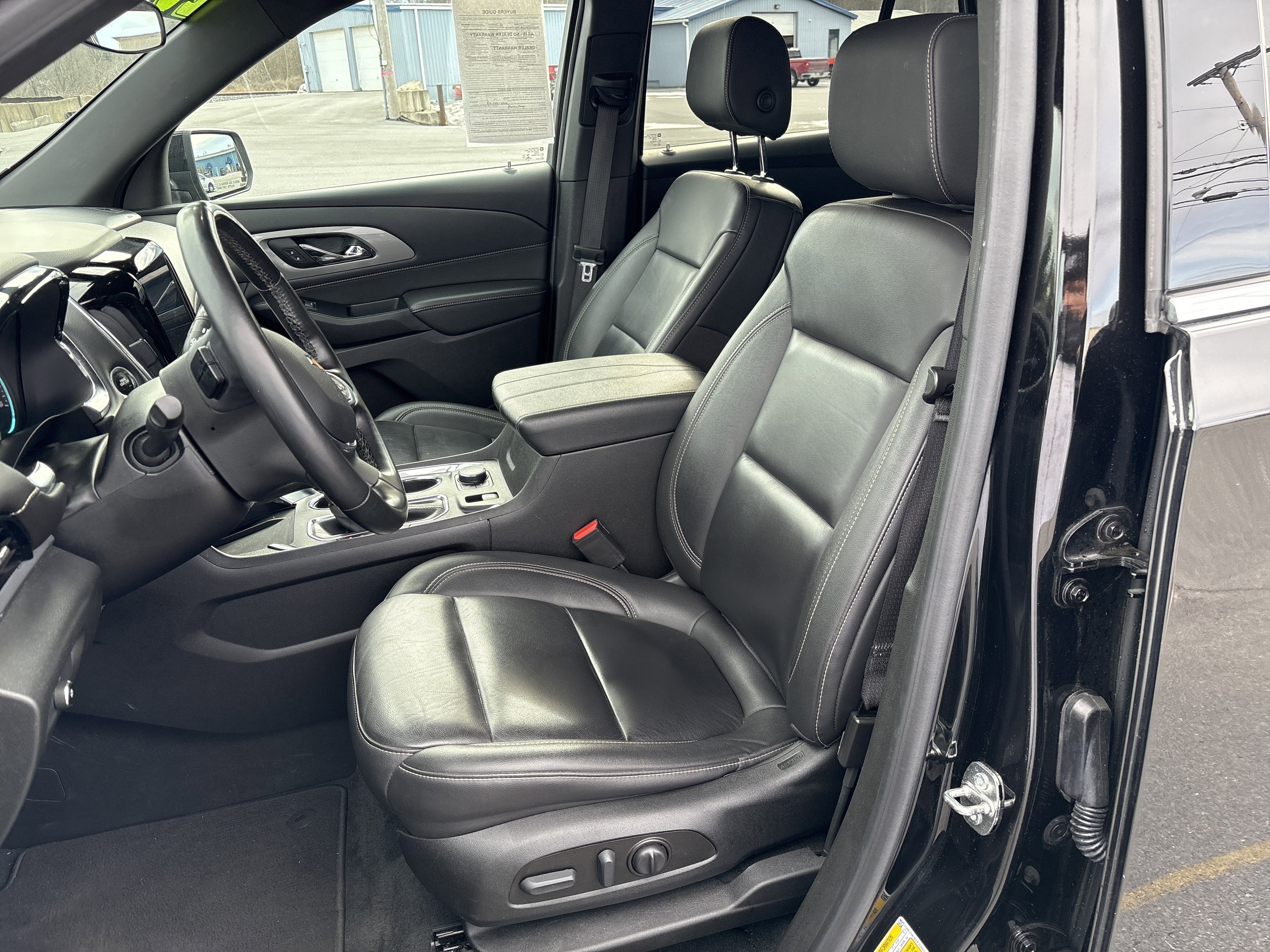 2023 Chevrolet Traverse LT Leather