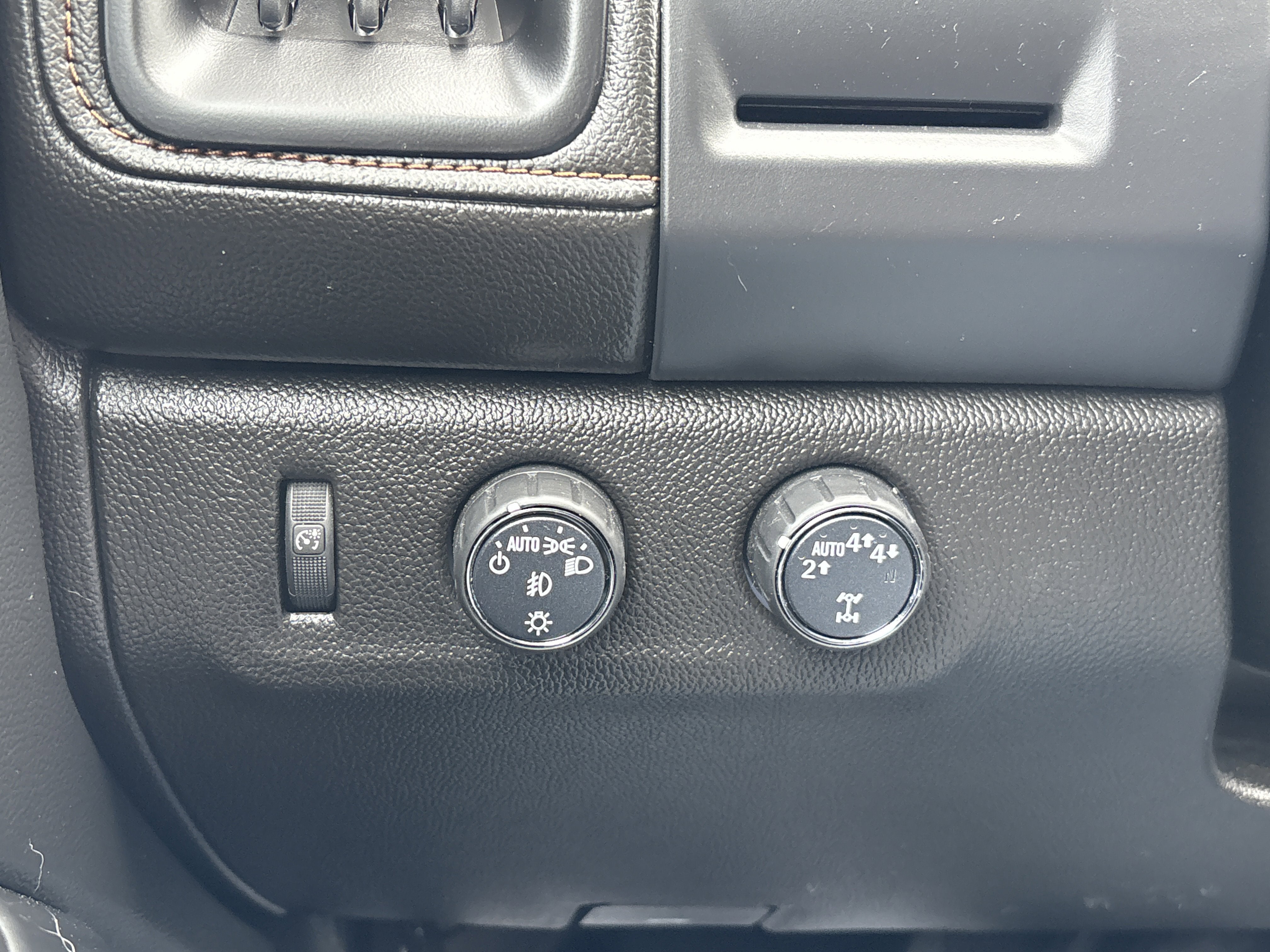 2022 GMC Canyon AT4 - Leather