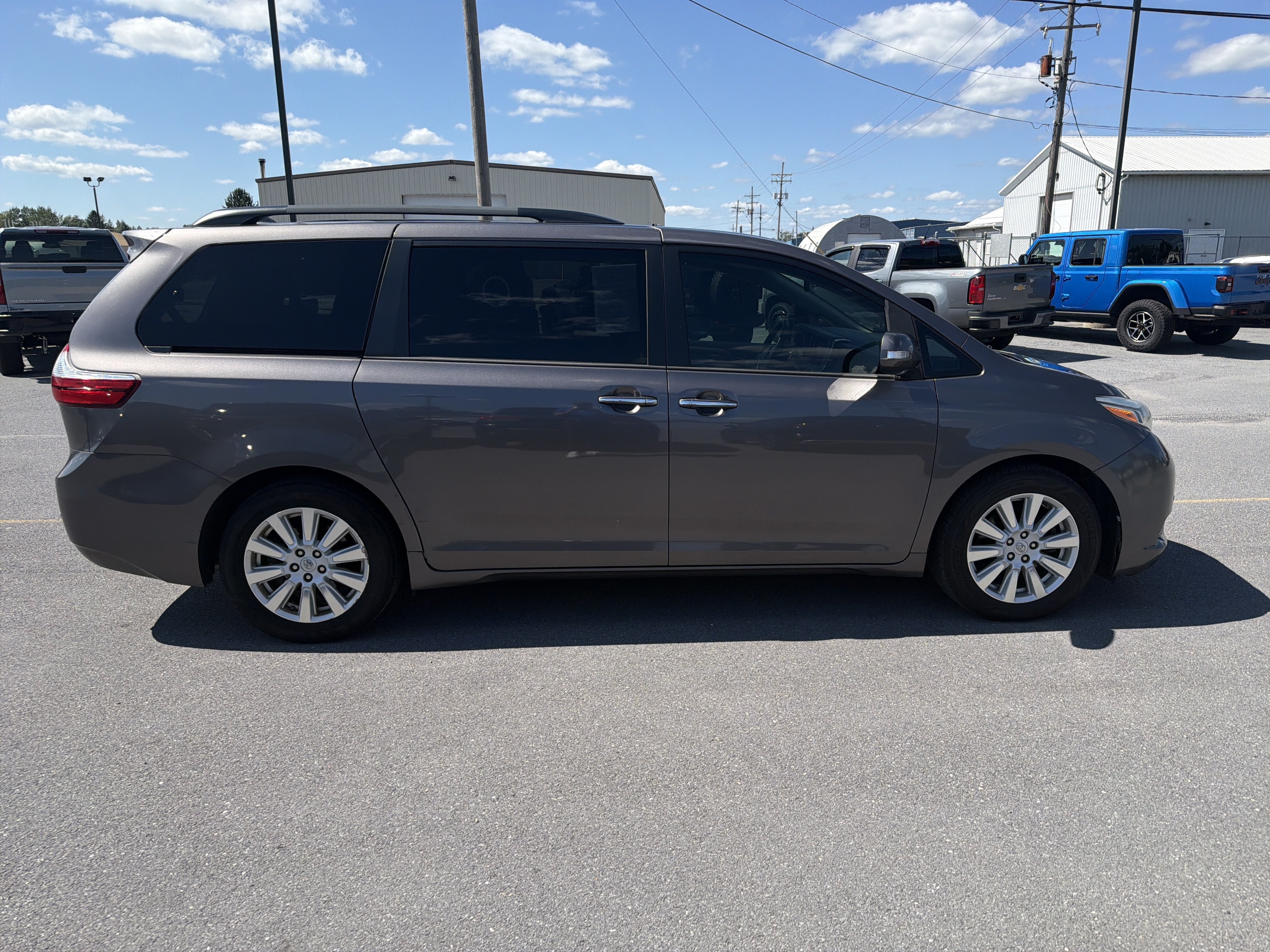 2017 Toyota Sienna XLE Auto Access Seat