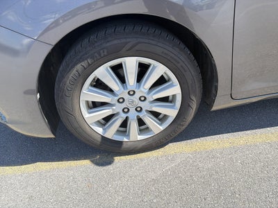 2017 Toyota Sienna XLE Auto Access Seat