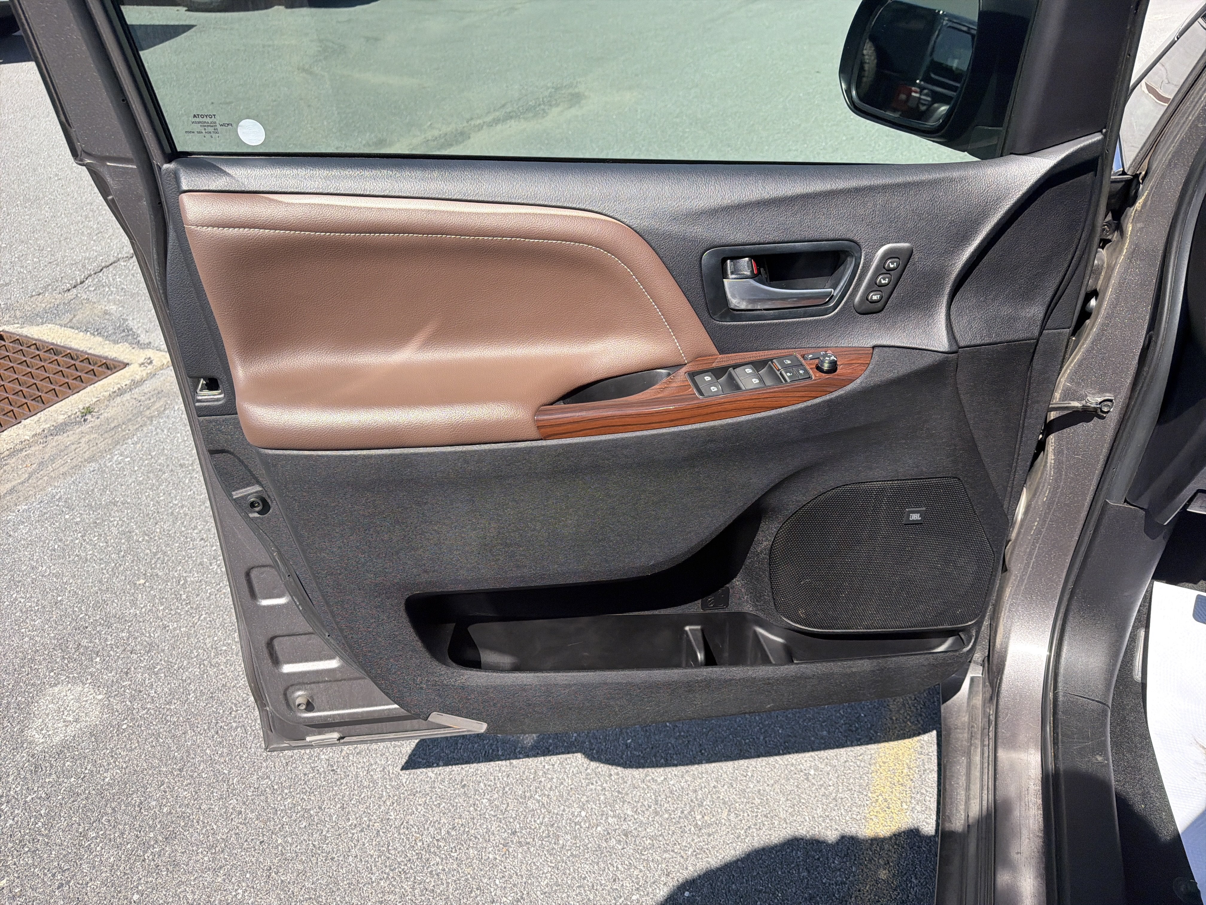2017 Toyota Sienna XLE Auto Access Seat
