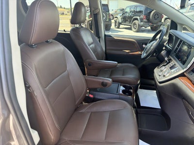 2017 Toyota Sienna XLE Auto Access Seat