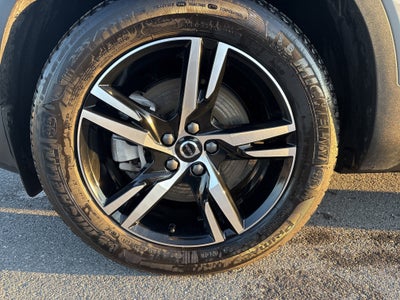 2025 Volvo XC40 Core Bright Theme