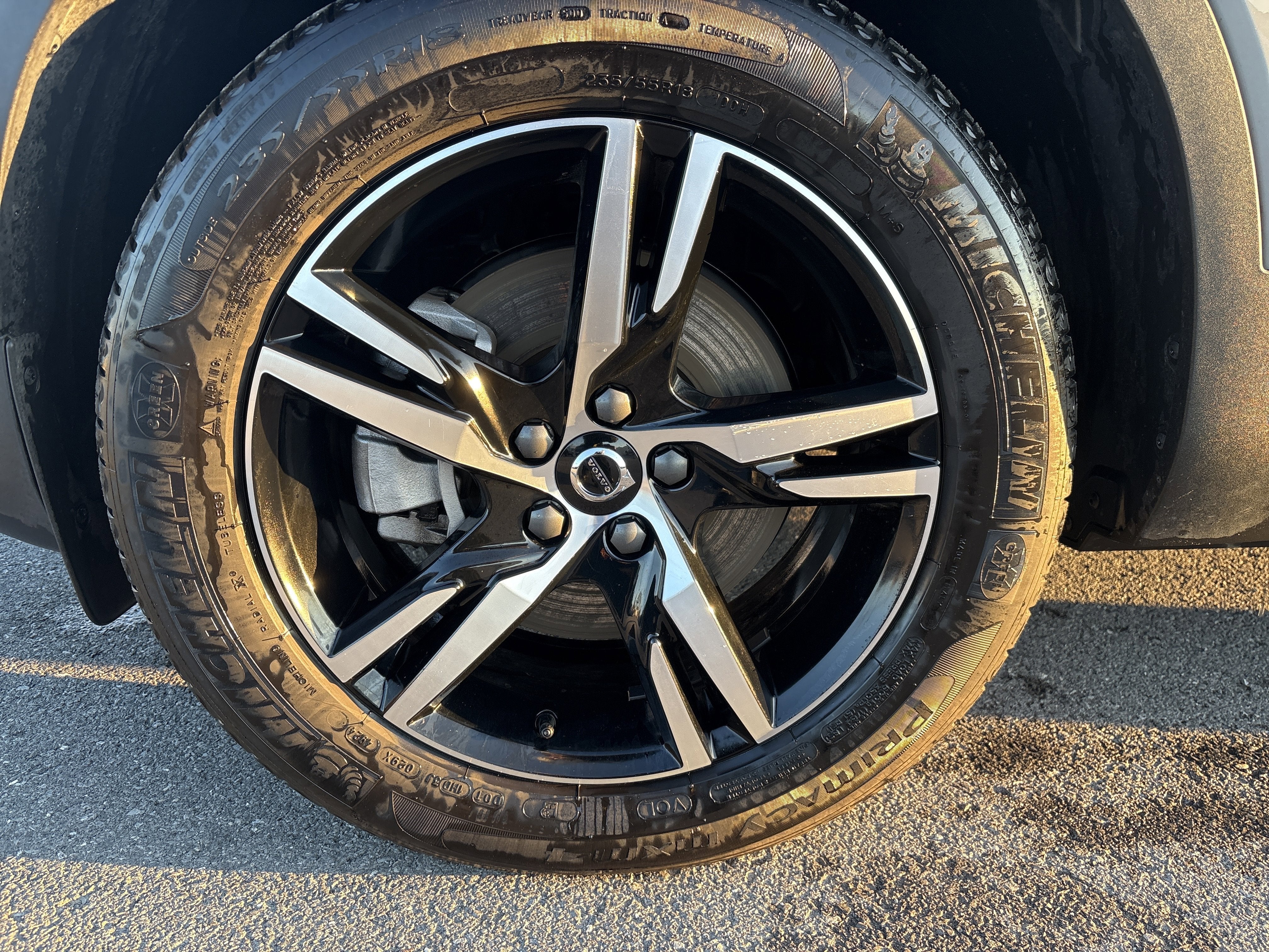 2025 Volvo XC40 Core Bright Theme