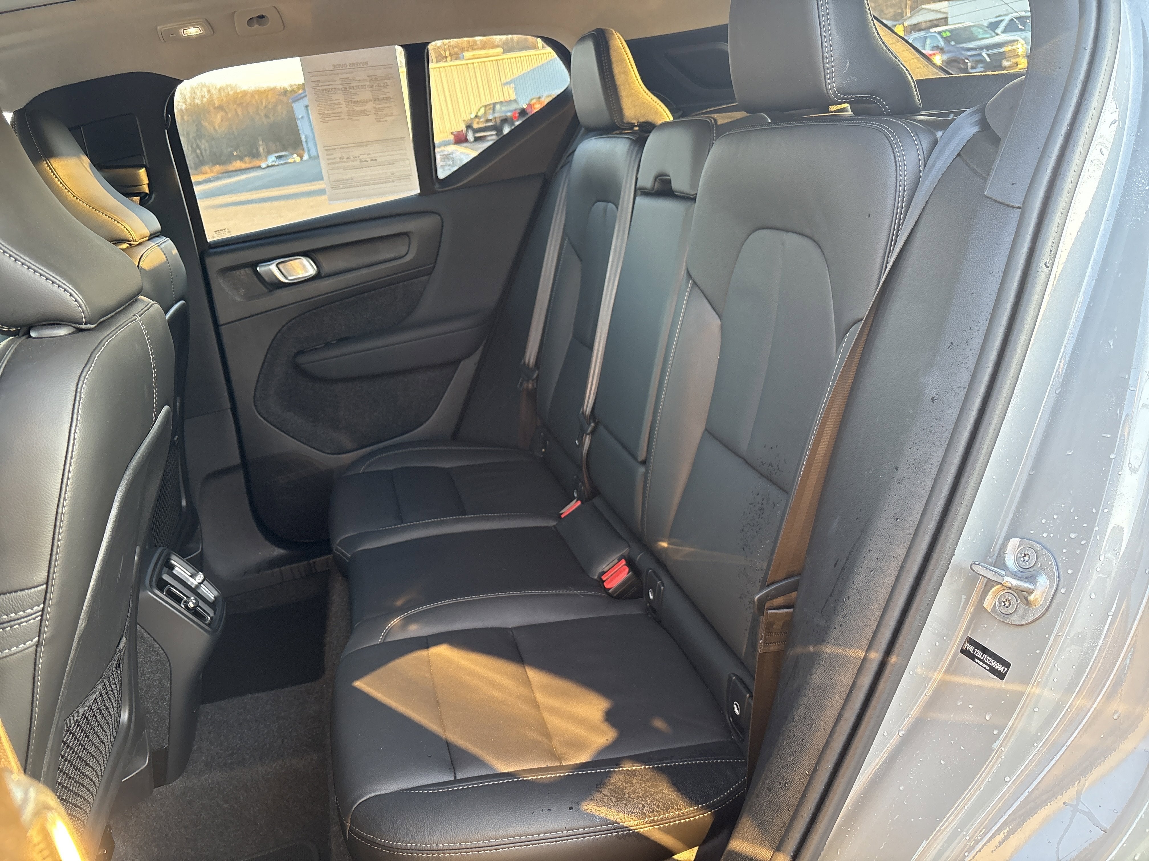 2025 Volvo XC40 Core Bright Theme