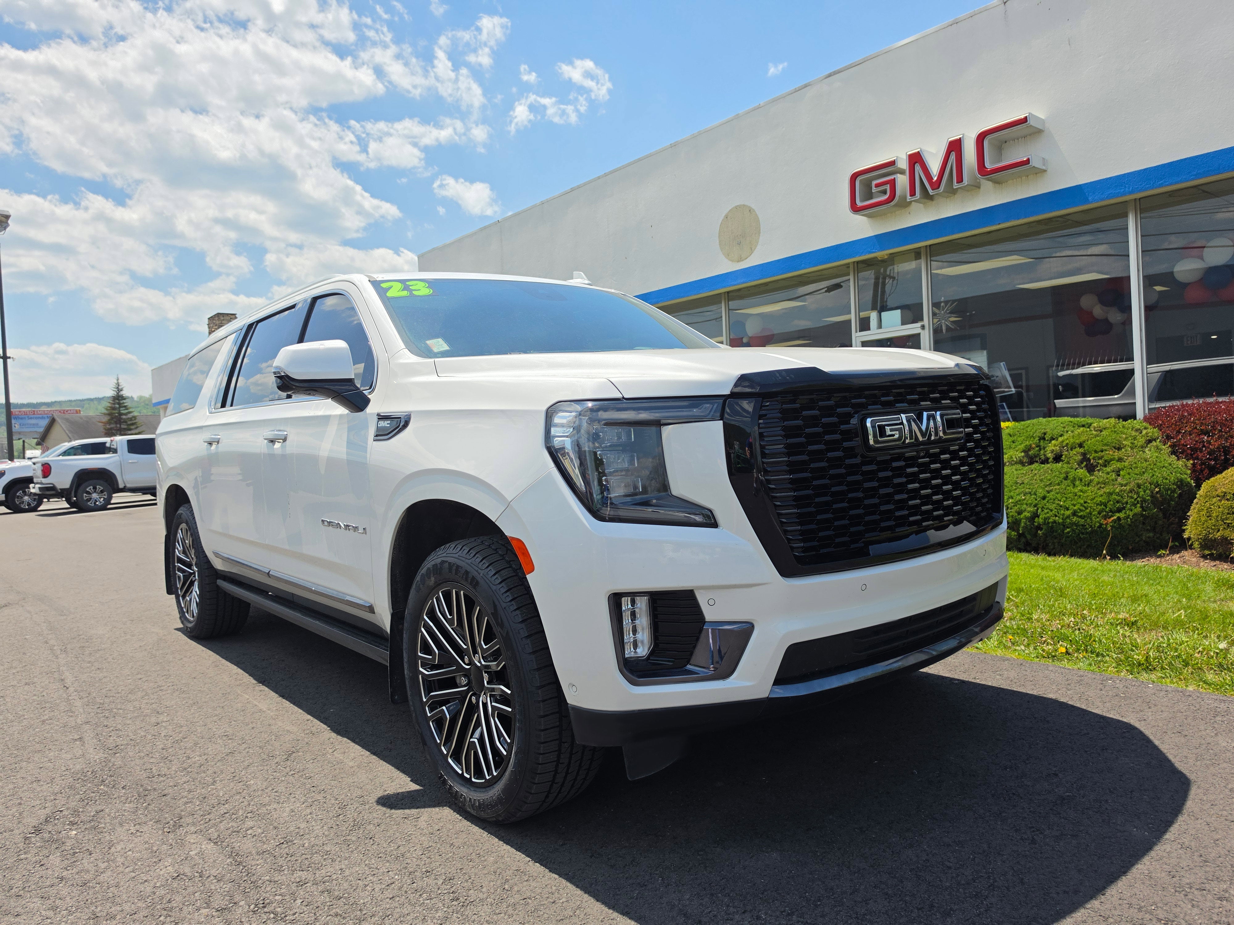 2023 GMC Yukon Denali Ultimate AWD's photo