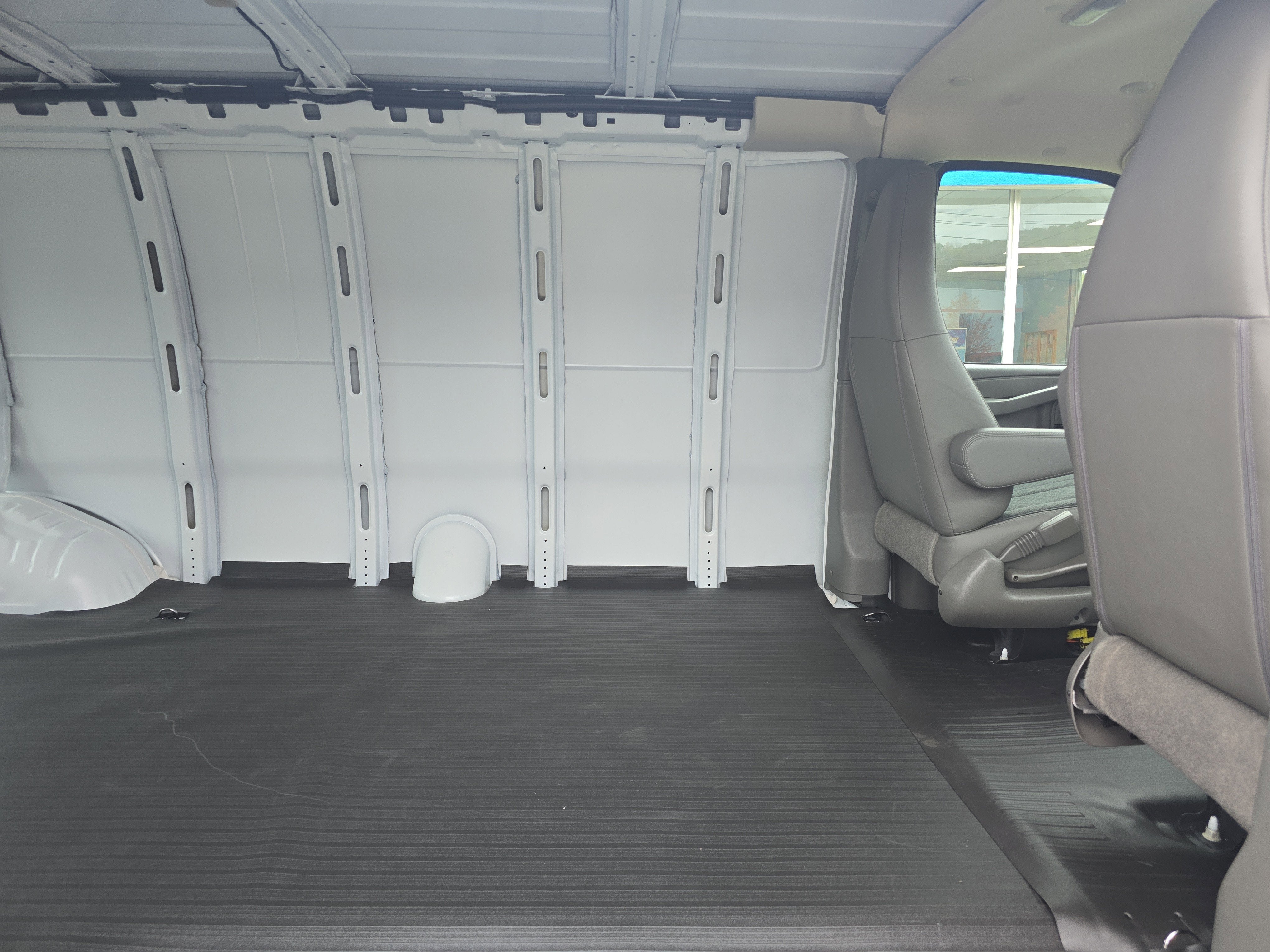 2025 GMC Savana Cargo 3500 Work Van