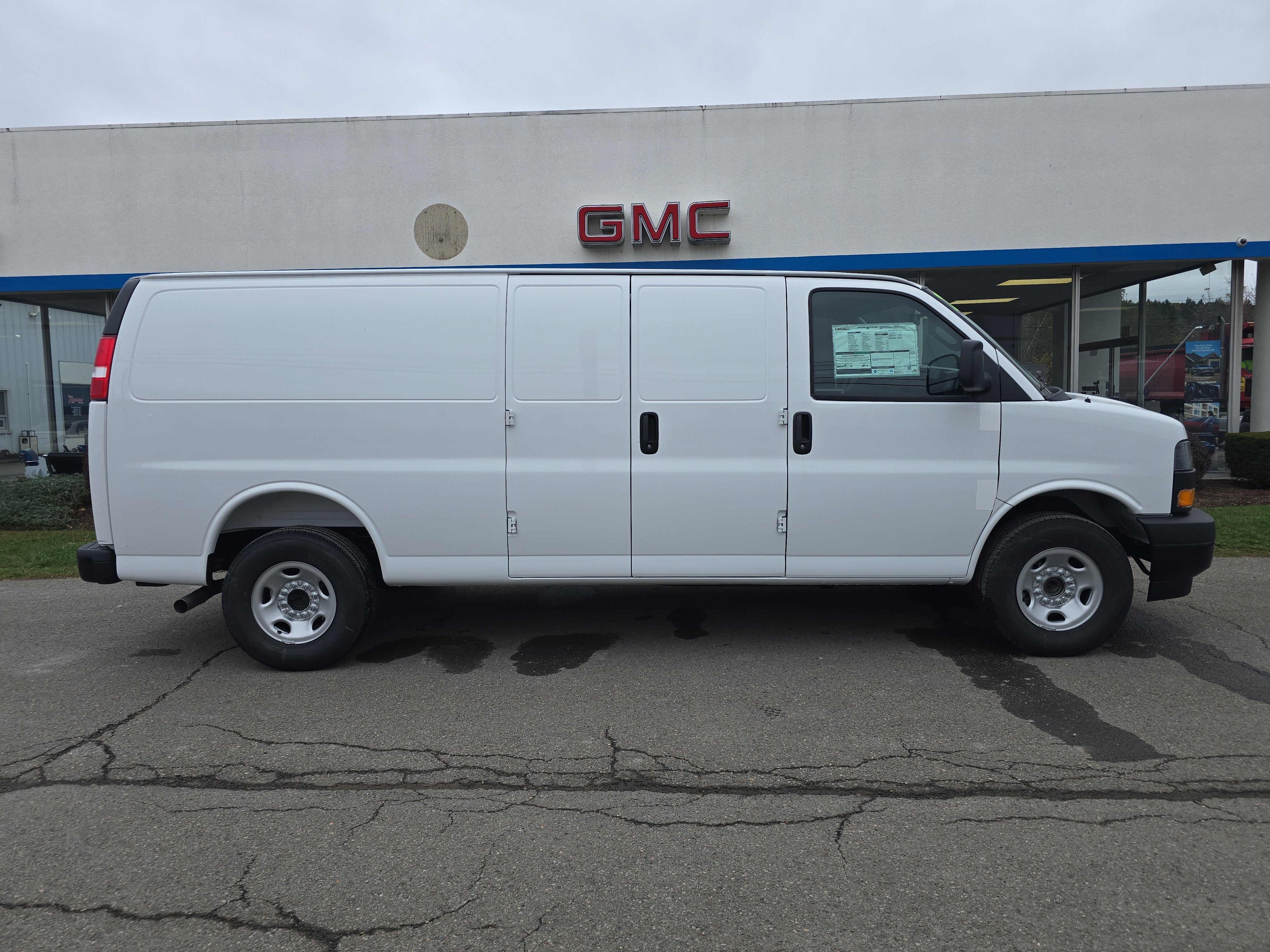 2025 GMC Savana Cargo 3500 Work Van
