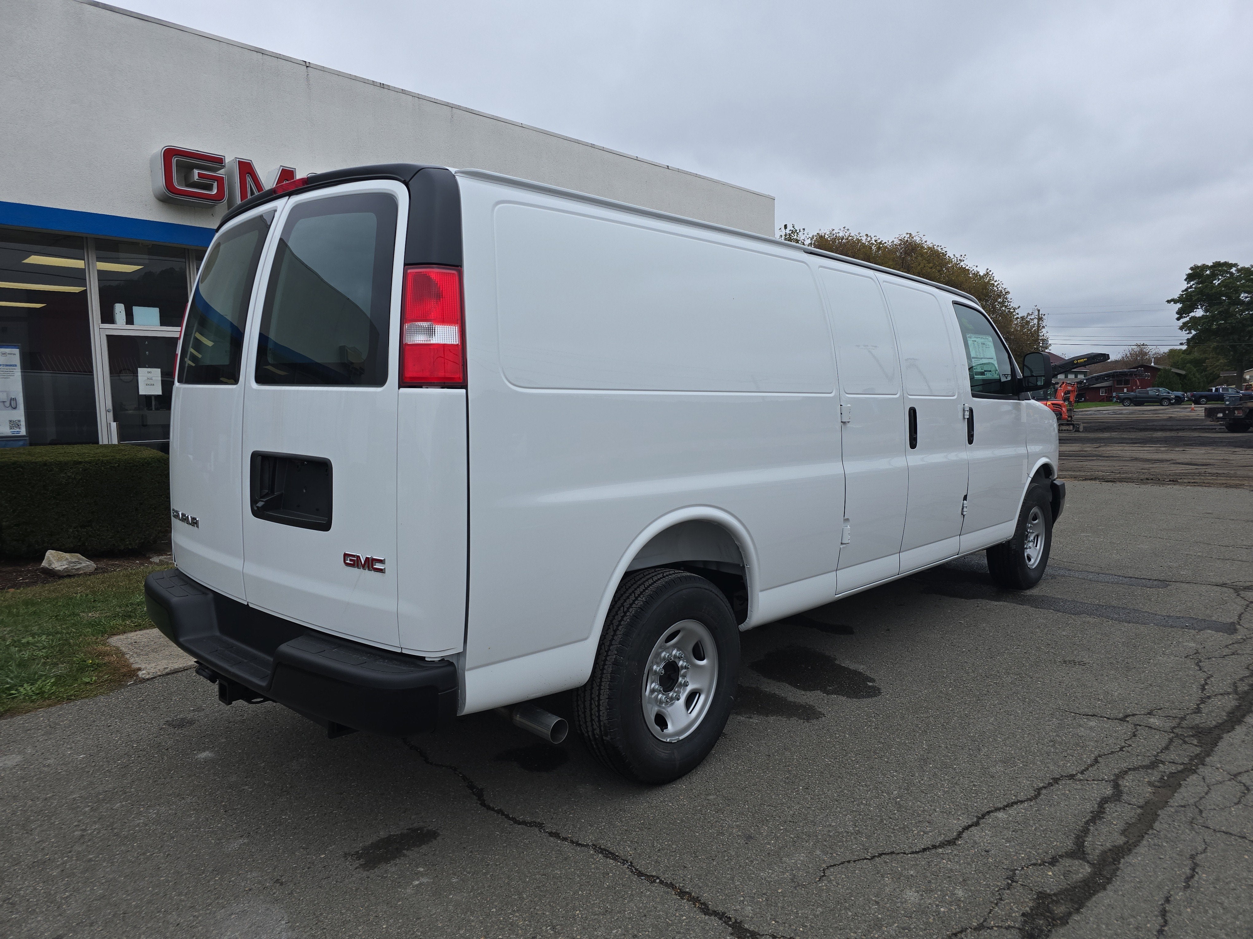 2025 GMC Savana Cargo 3500 Work Van