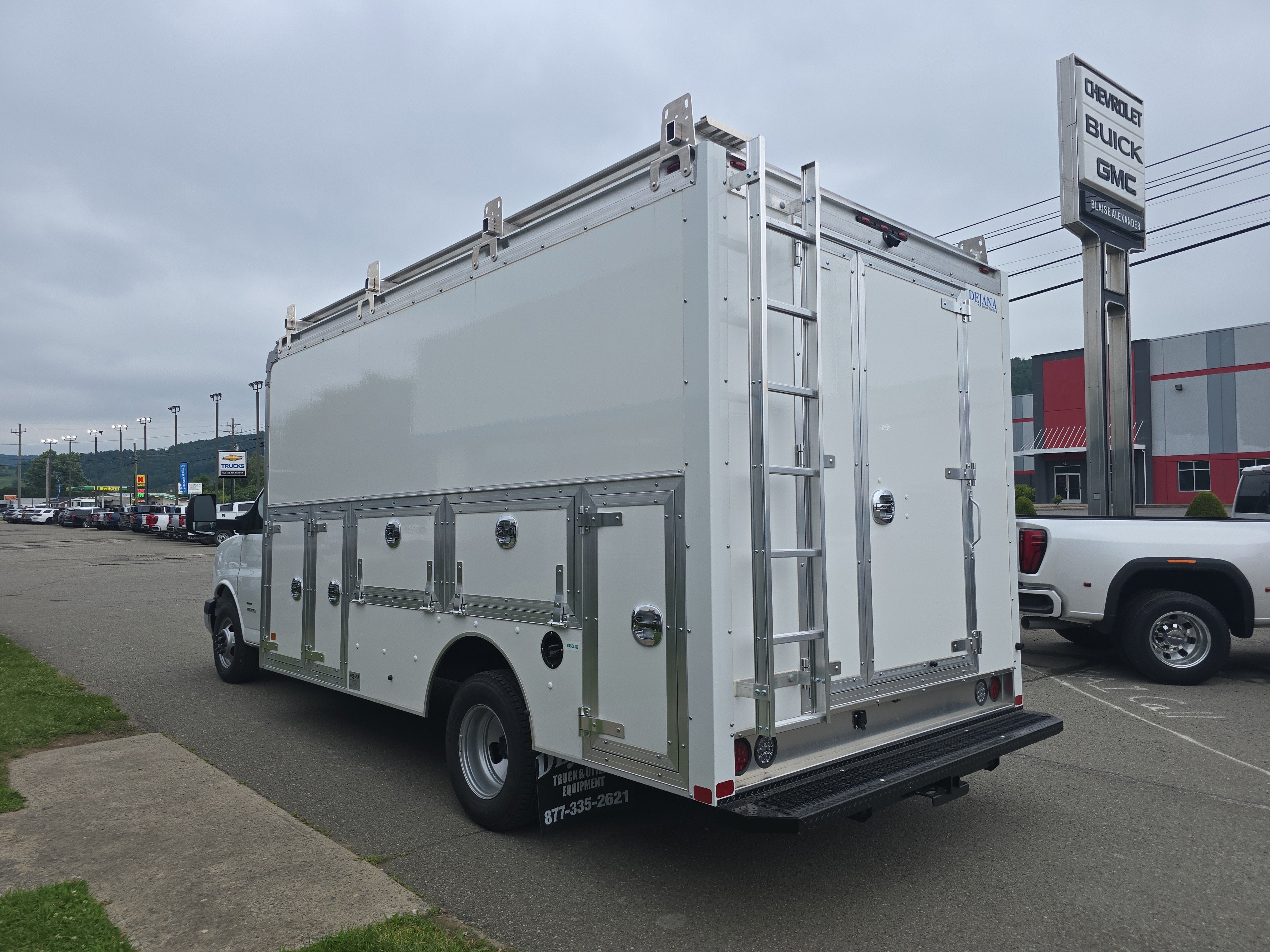 2025 Chevrolet Express Cutaway 4500 2WT