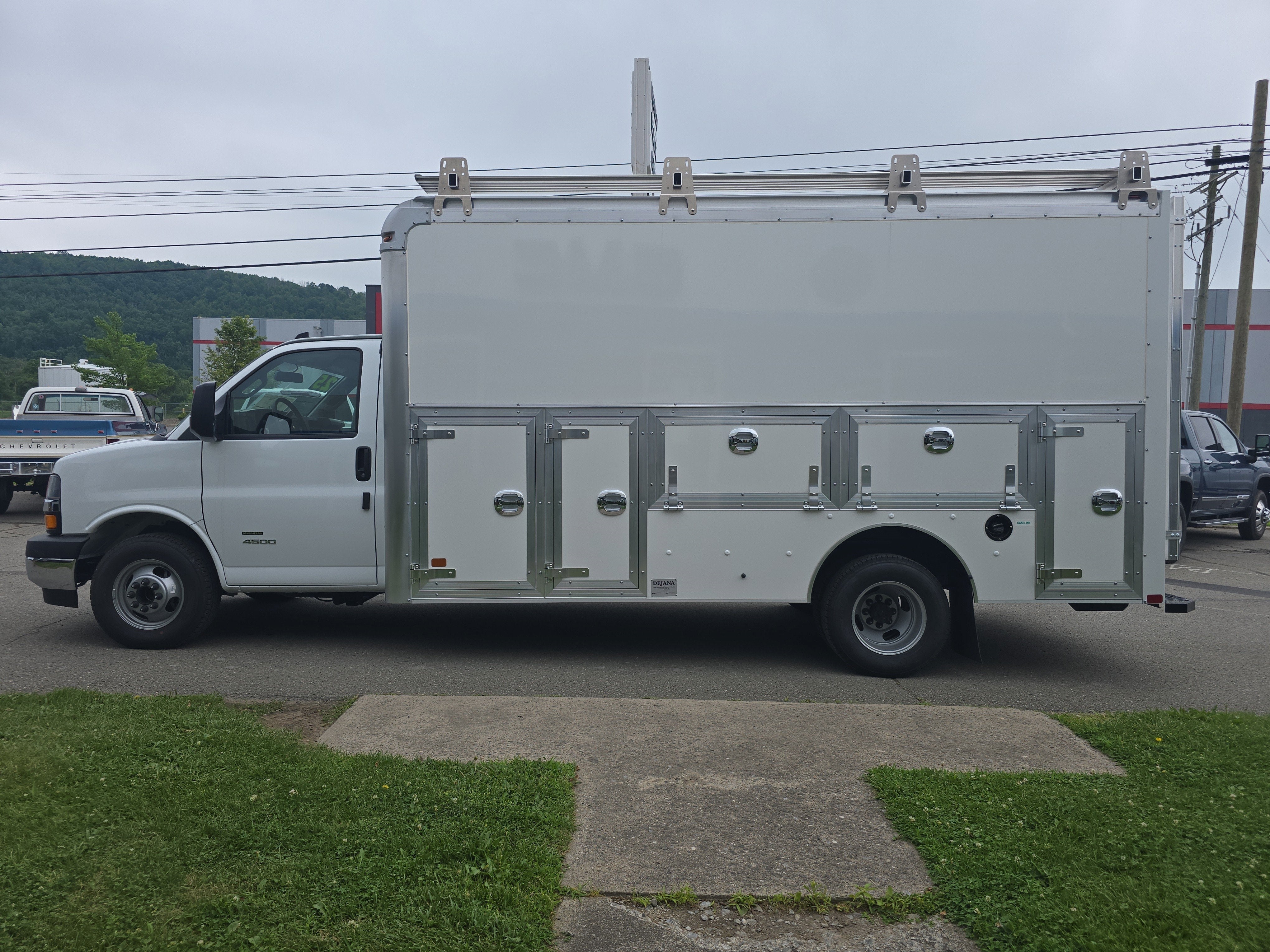 2025 Chevrolet Express Cutaway 4500 2WT