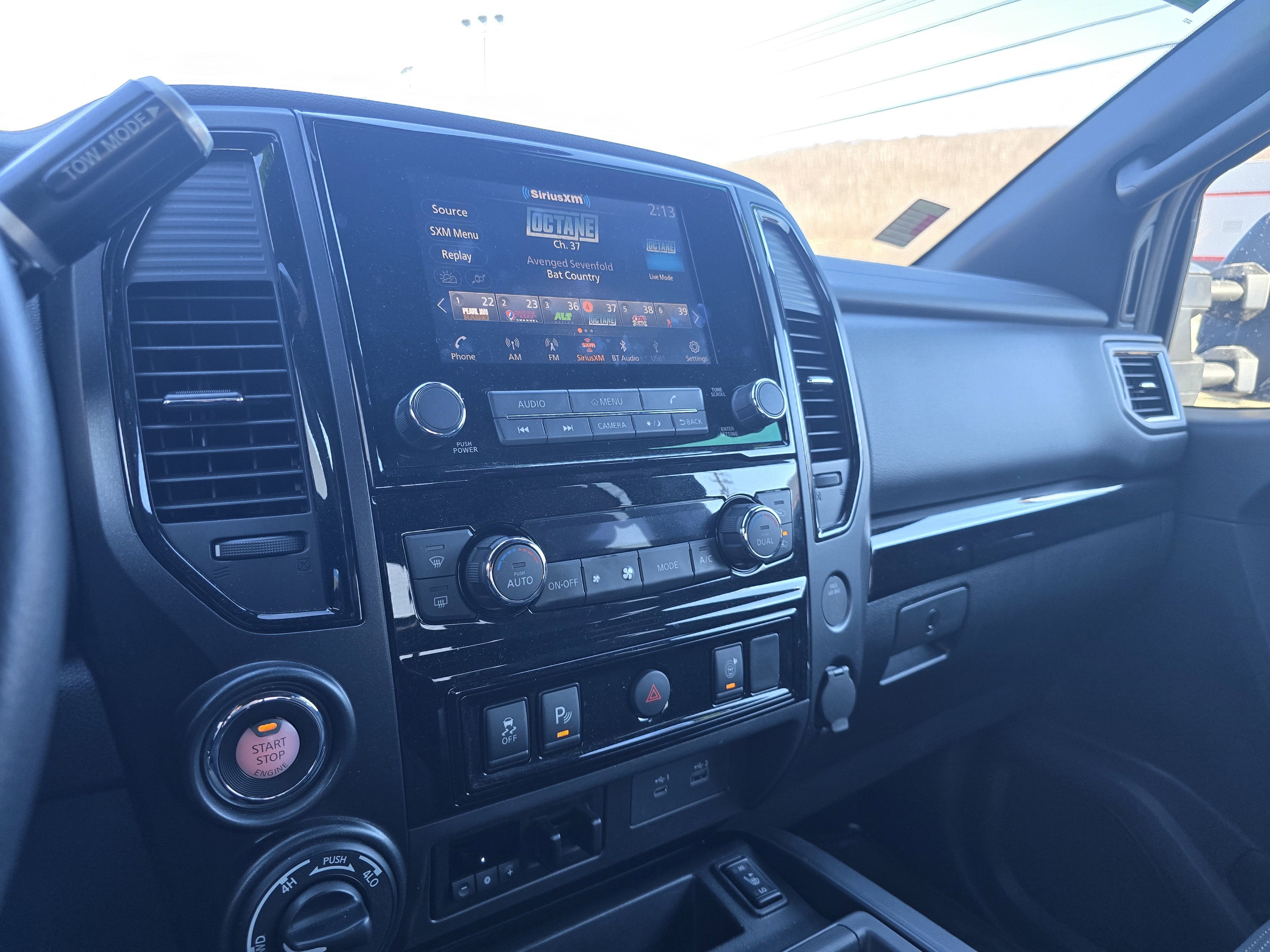 2024 Nissan Titan SV