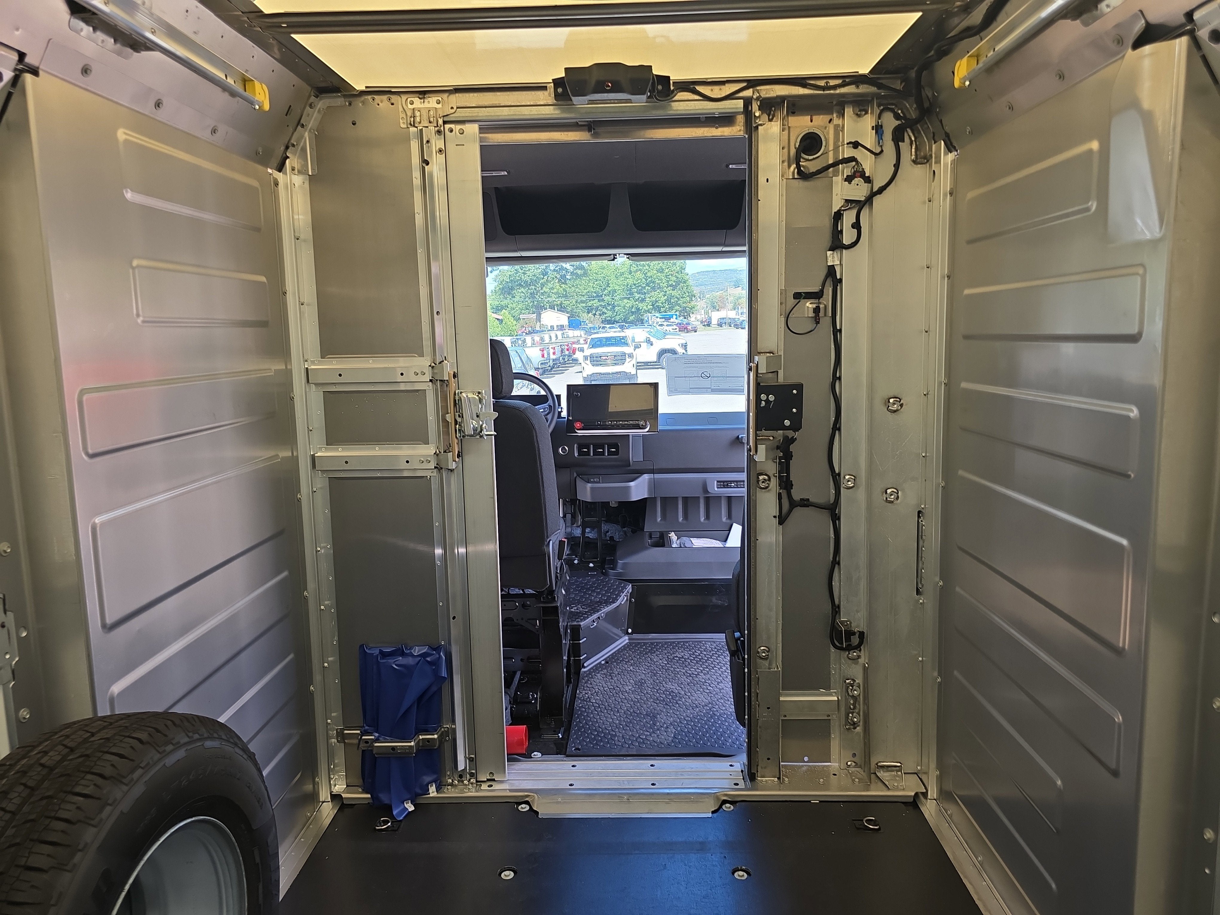 2025 Chevrolet BrightDrop 400 AWD 400