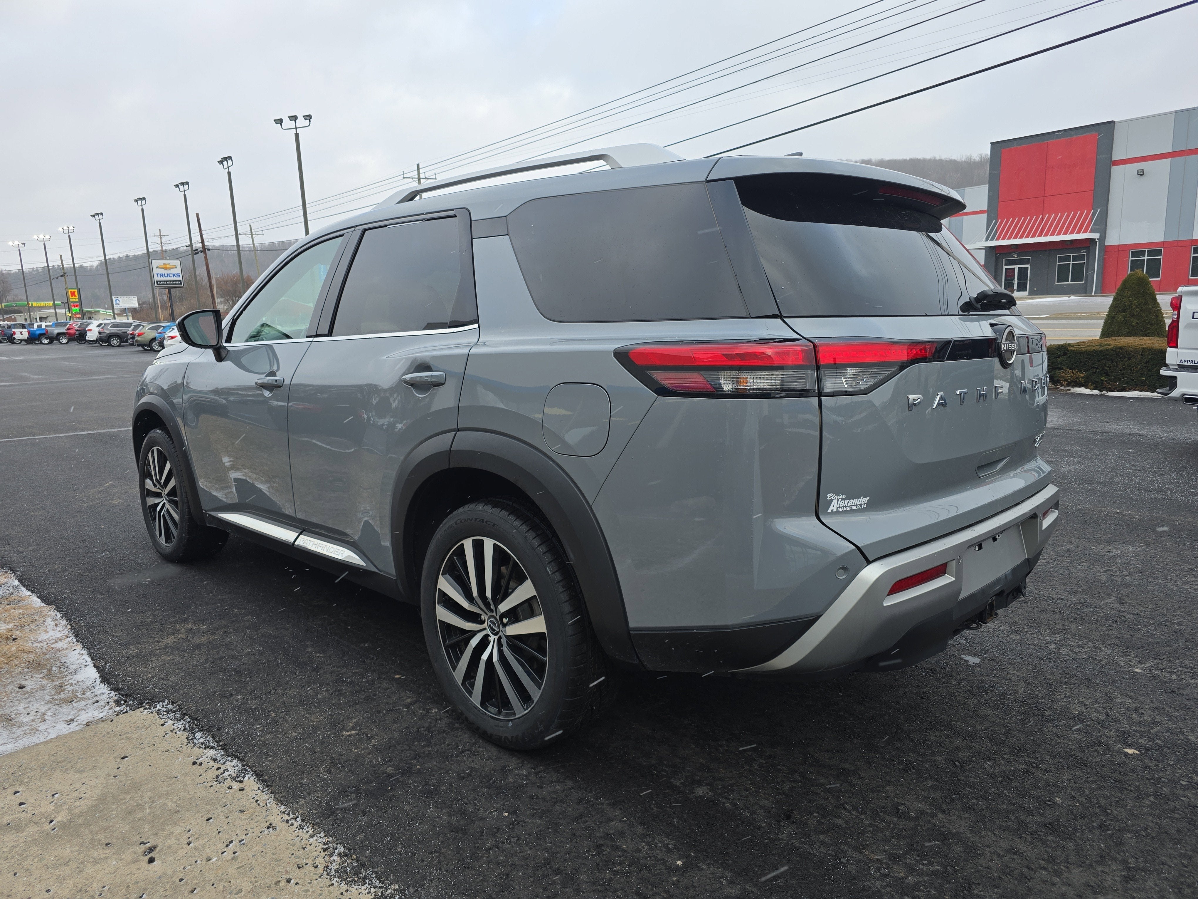 2023 Nissan Pathfinder Platinum