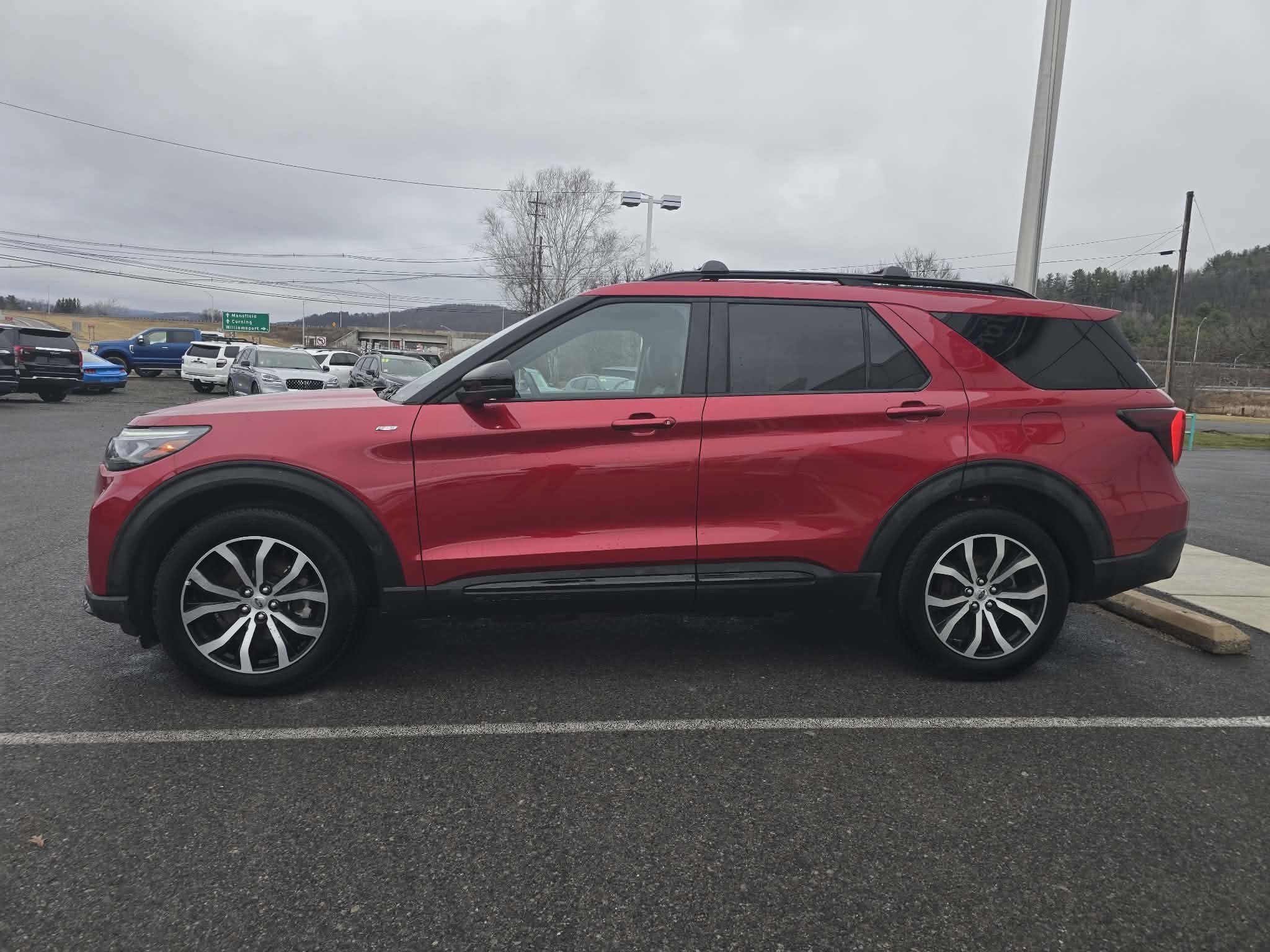 2025 Ford Explorer ST-Line