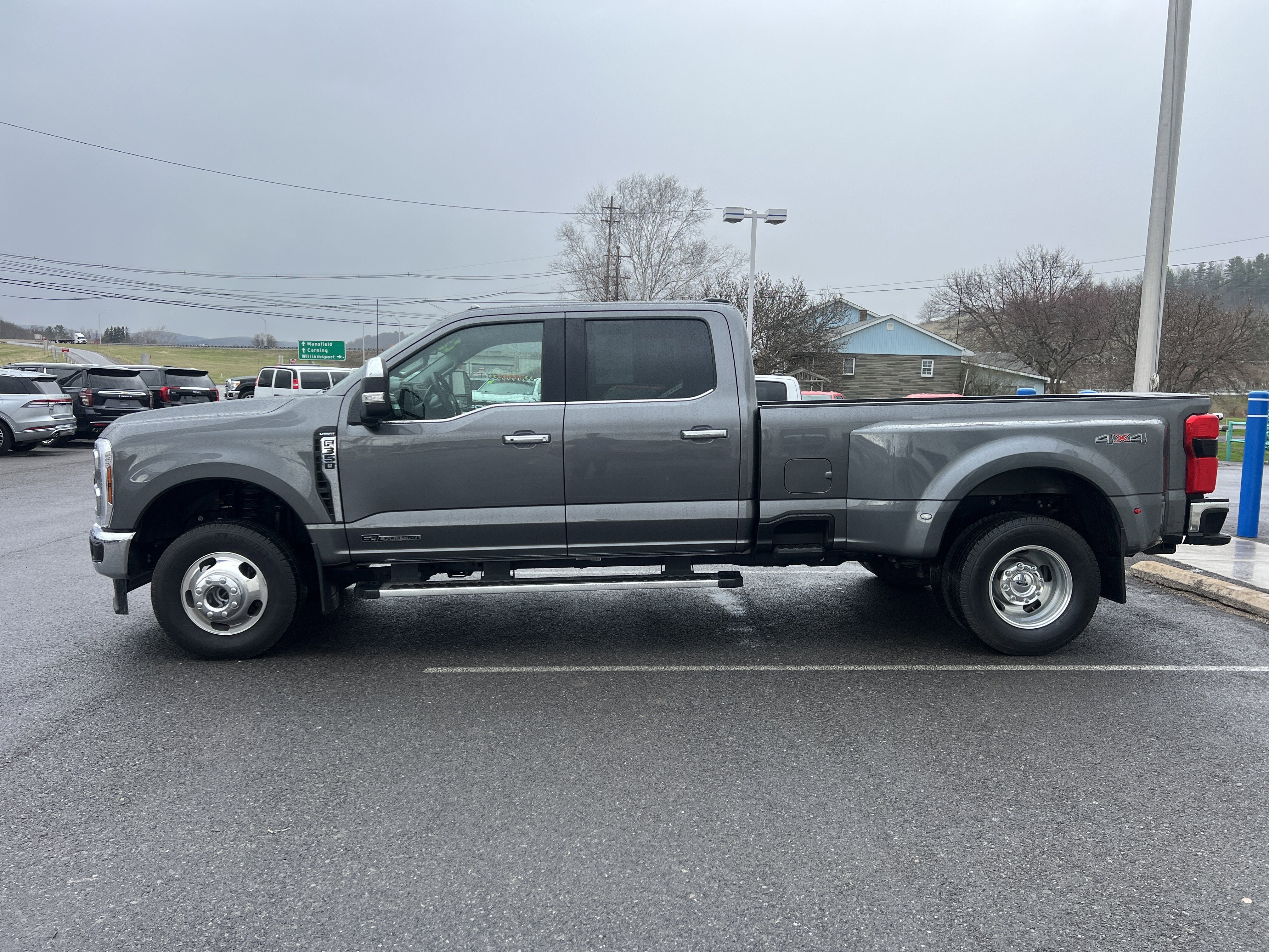 2025 Ford Super Duty F-350 DRW LARIAT