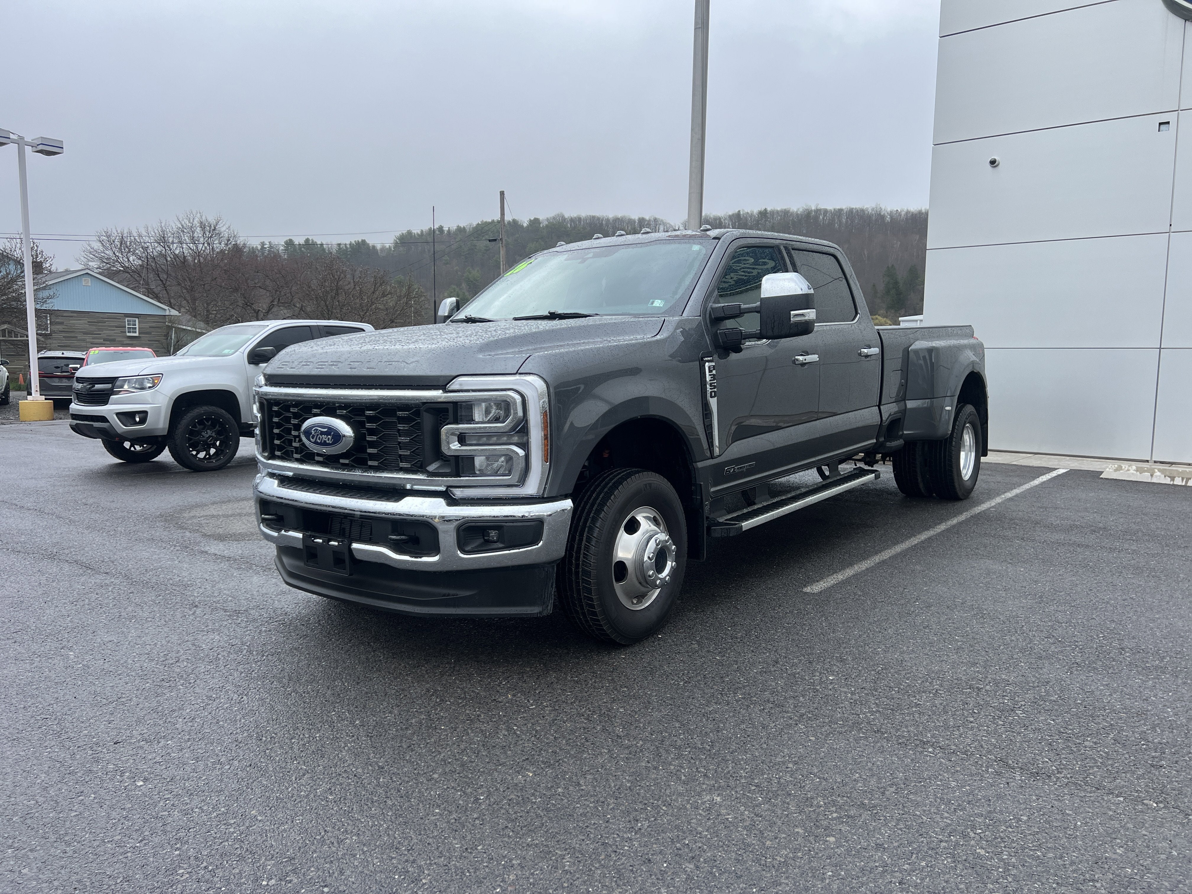 2025 Ford Super Duty F-350 DRW LARIAT
