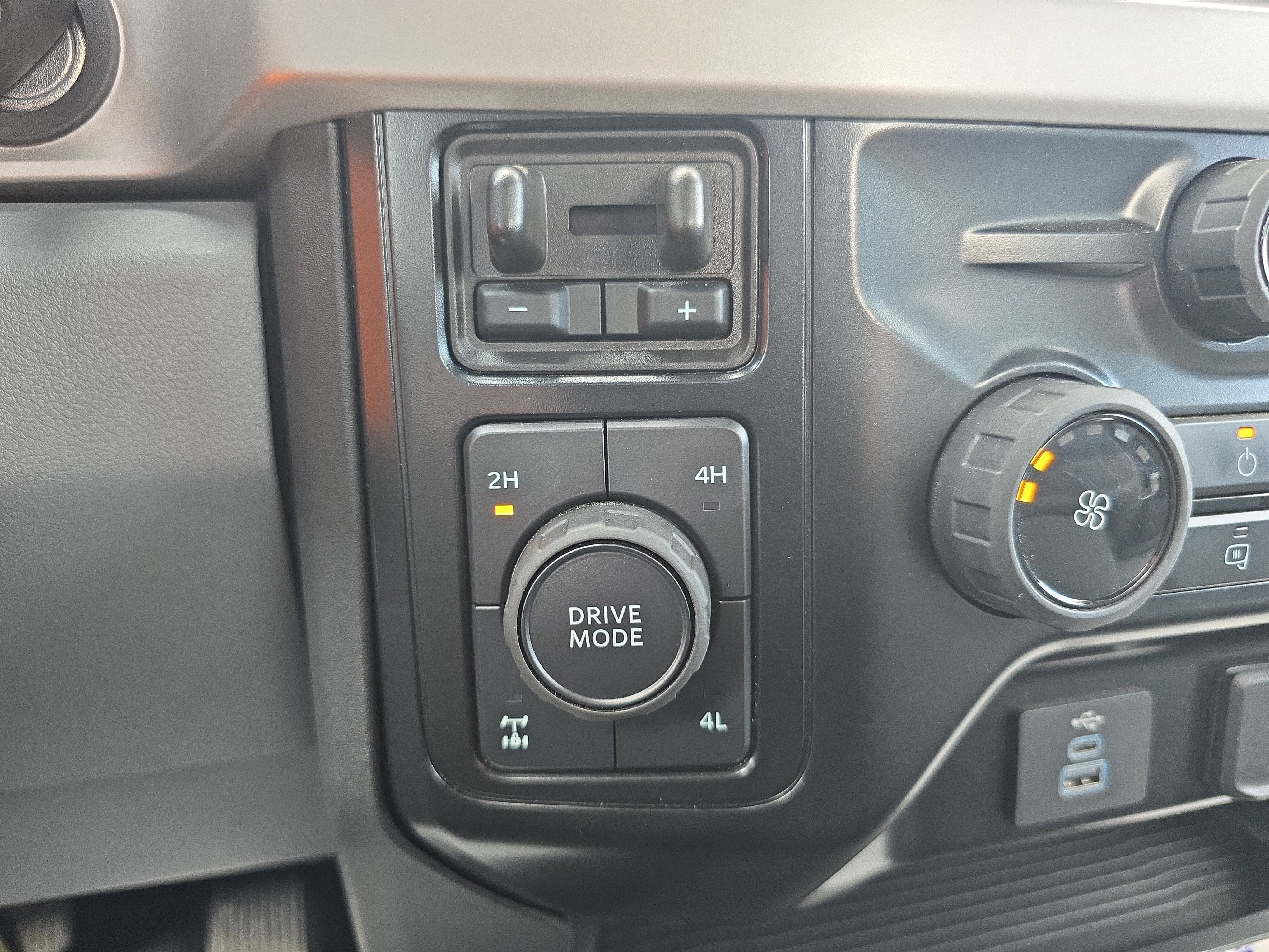 2025 Ford Super Duty F-350 SRW XLT