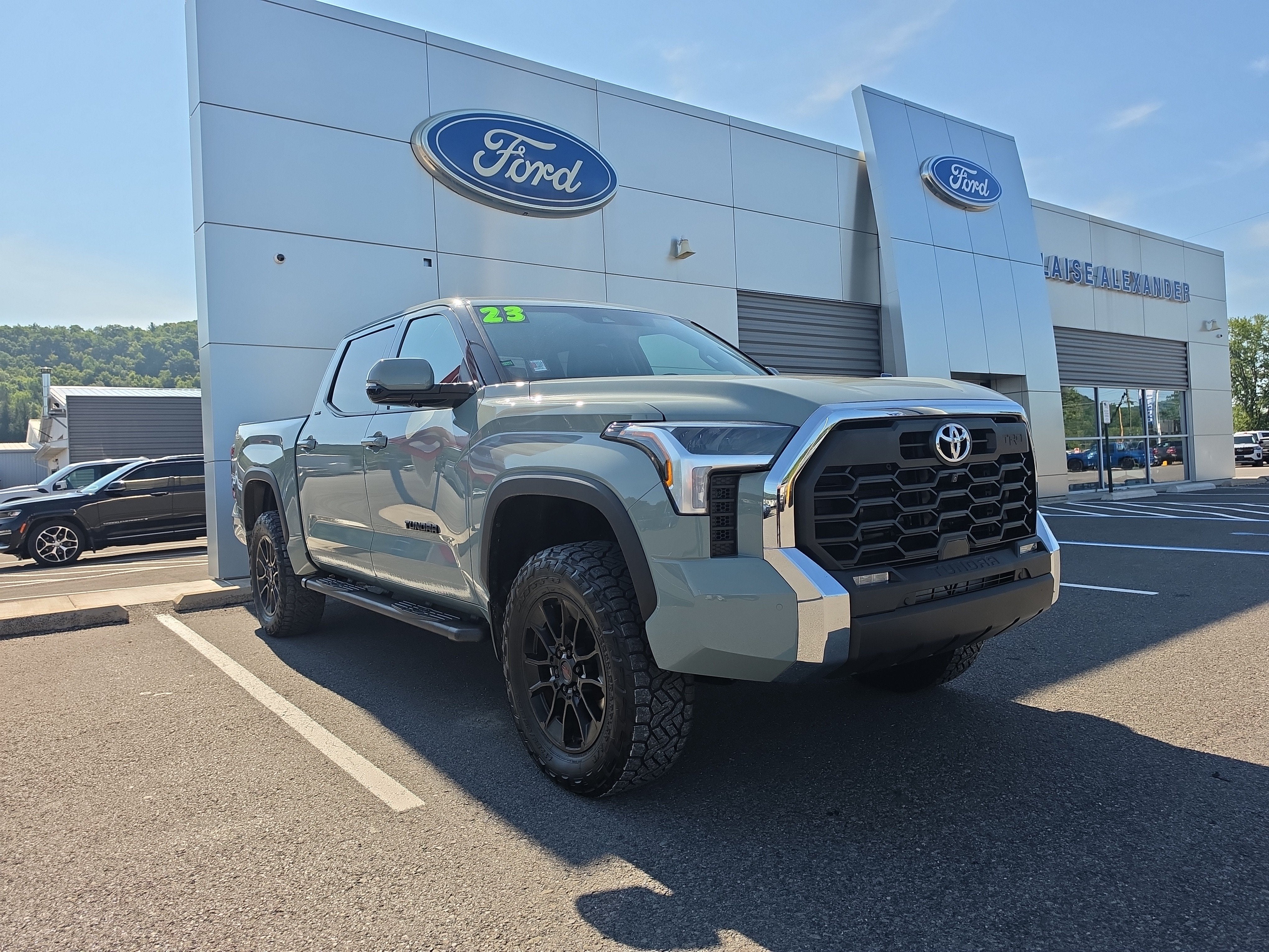 2023 Toyota Tundra 4WD SR5