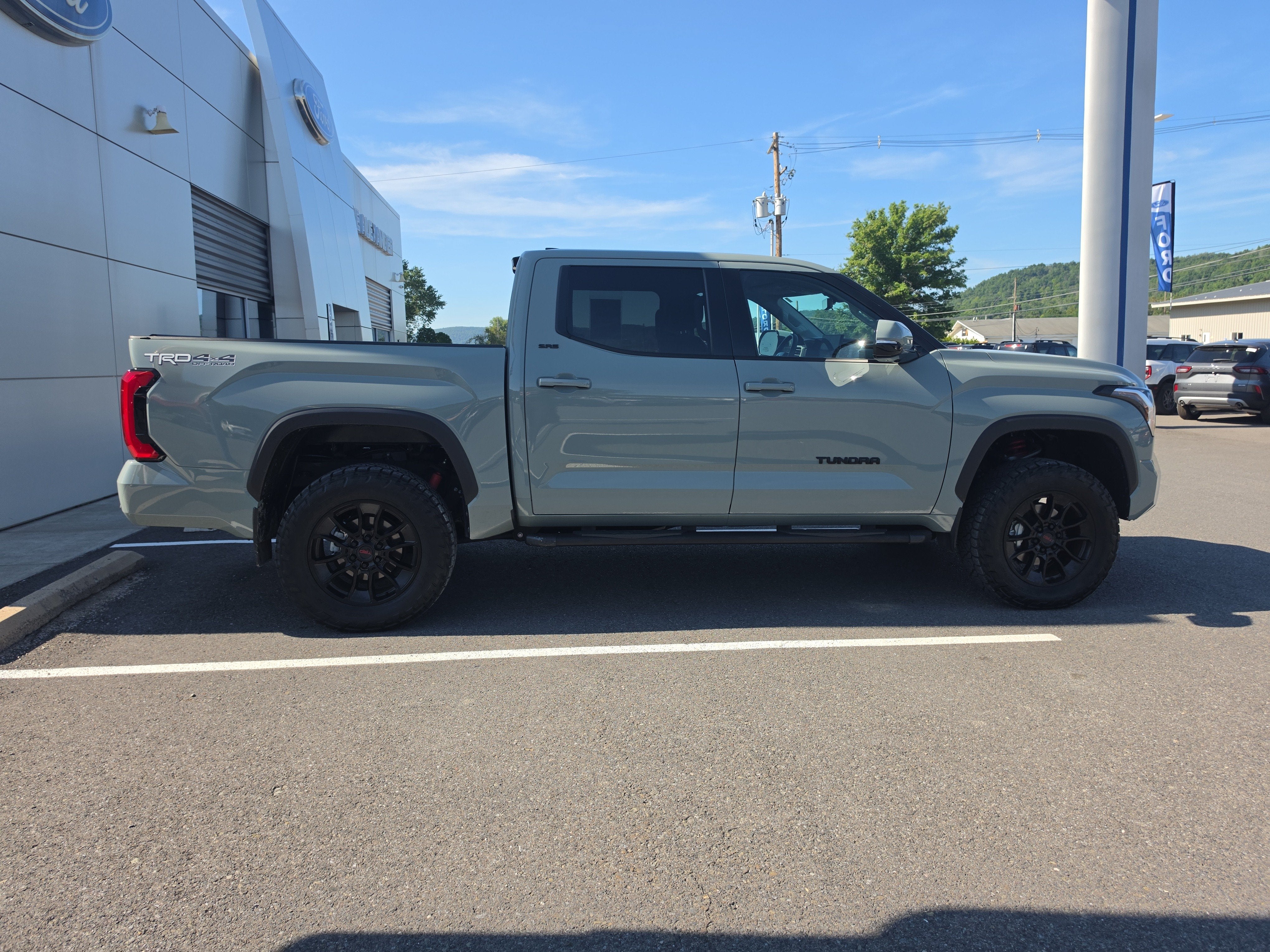 2023 Toyota Tundra 4WD SR5