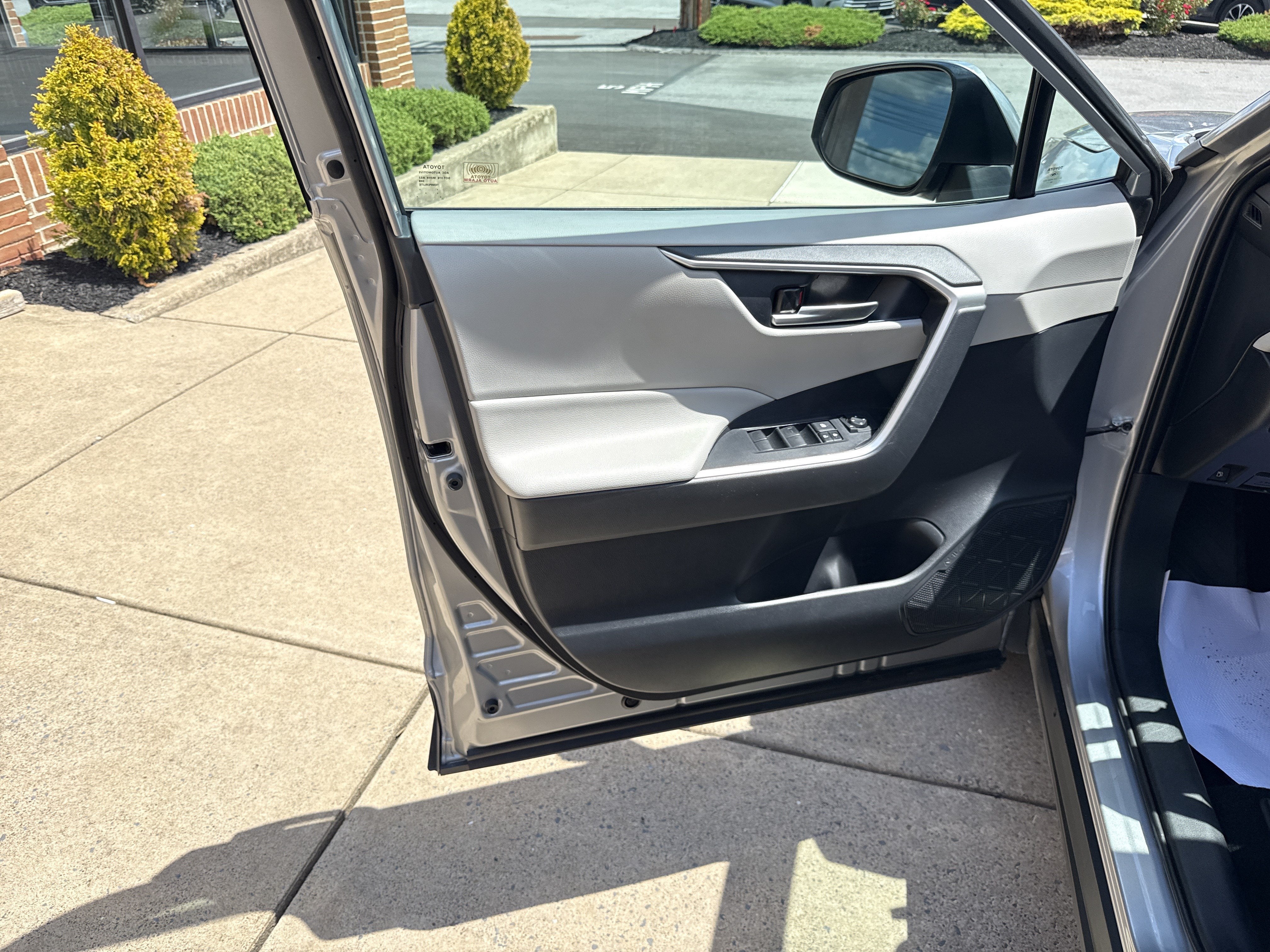 2019 Toyota RAV4 Hybrid XLE